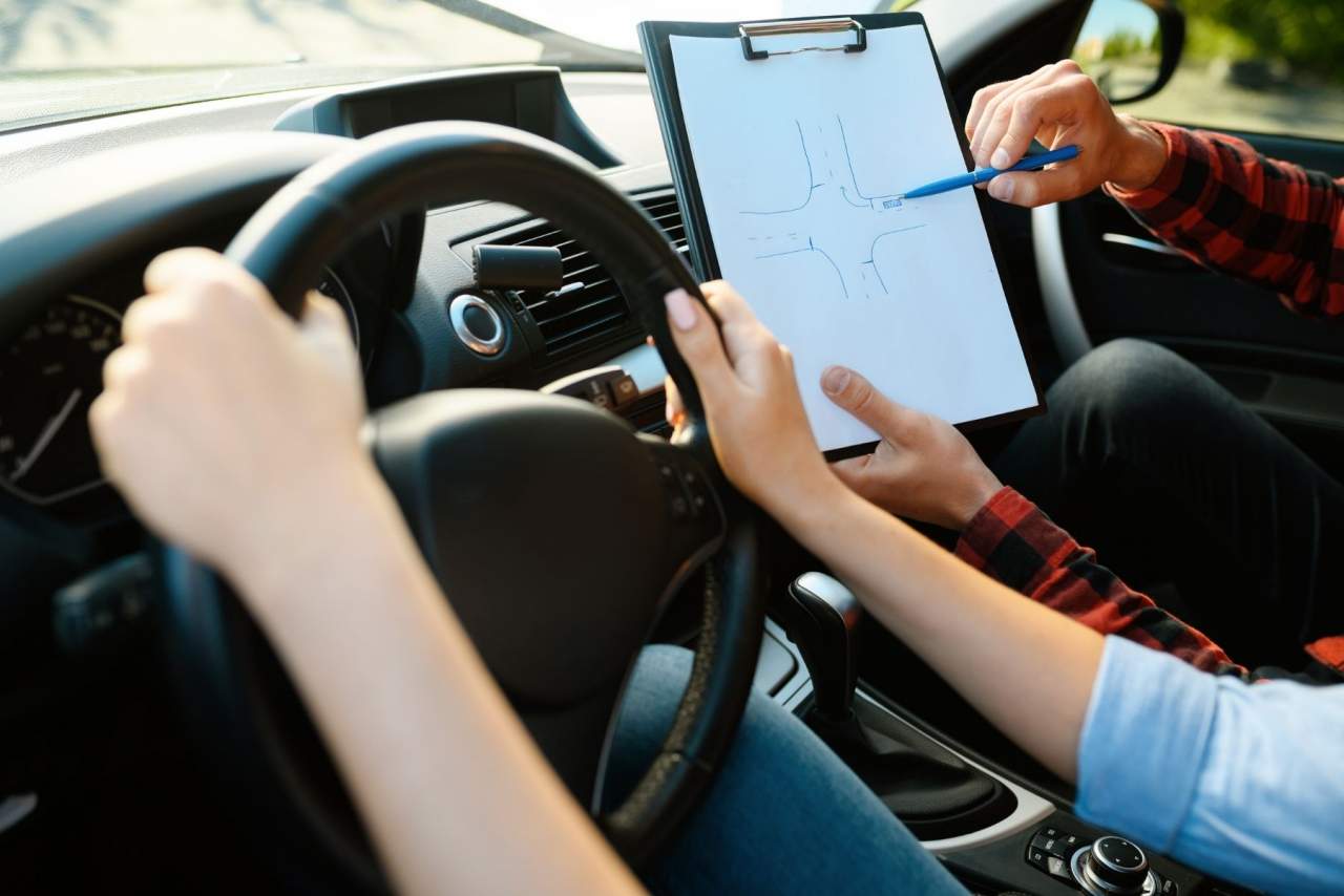 Decidirse por una autoescuela en autostool para el test autoescuela