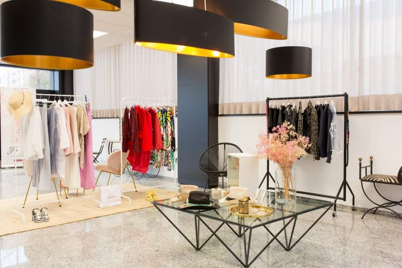 Las actrices Eva Isanta y Andrea Duro visitan Ibiza Showroom by NM