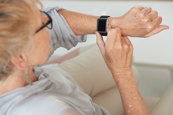 Los dispositivos wearables proporcionan al neurólogo información sobre el estado del paciente con párkinson
