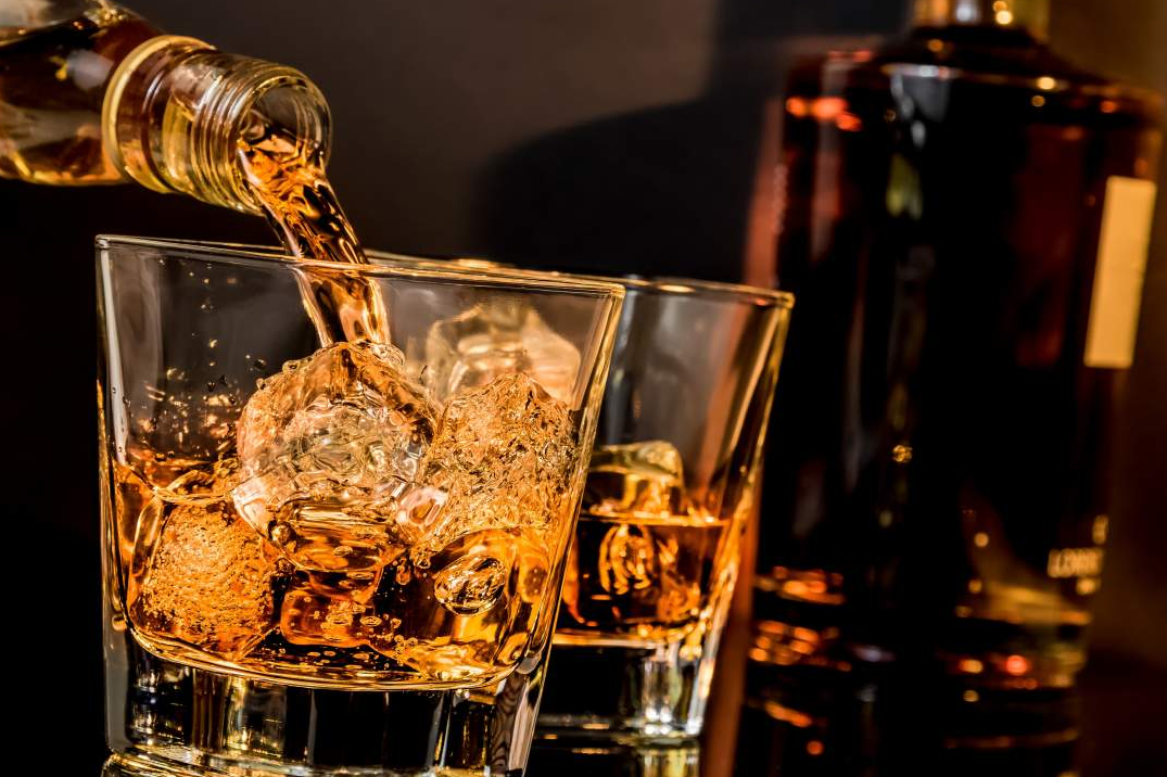 Tú Pones el Vaso: el Whisky Dimple se convierte en una de las bebidas más buscadas en Internet durante el año 2020