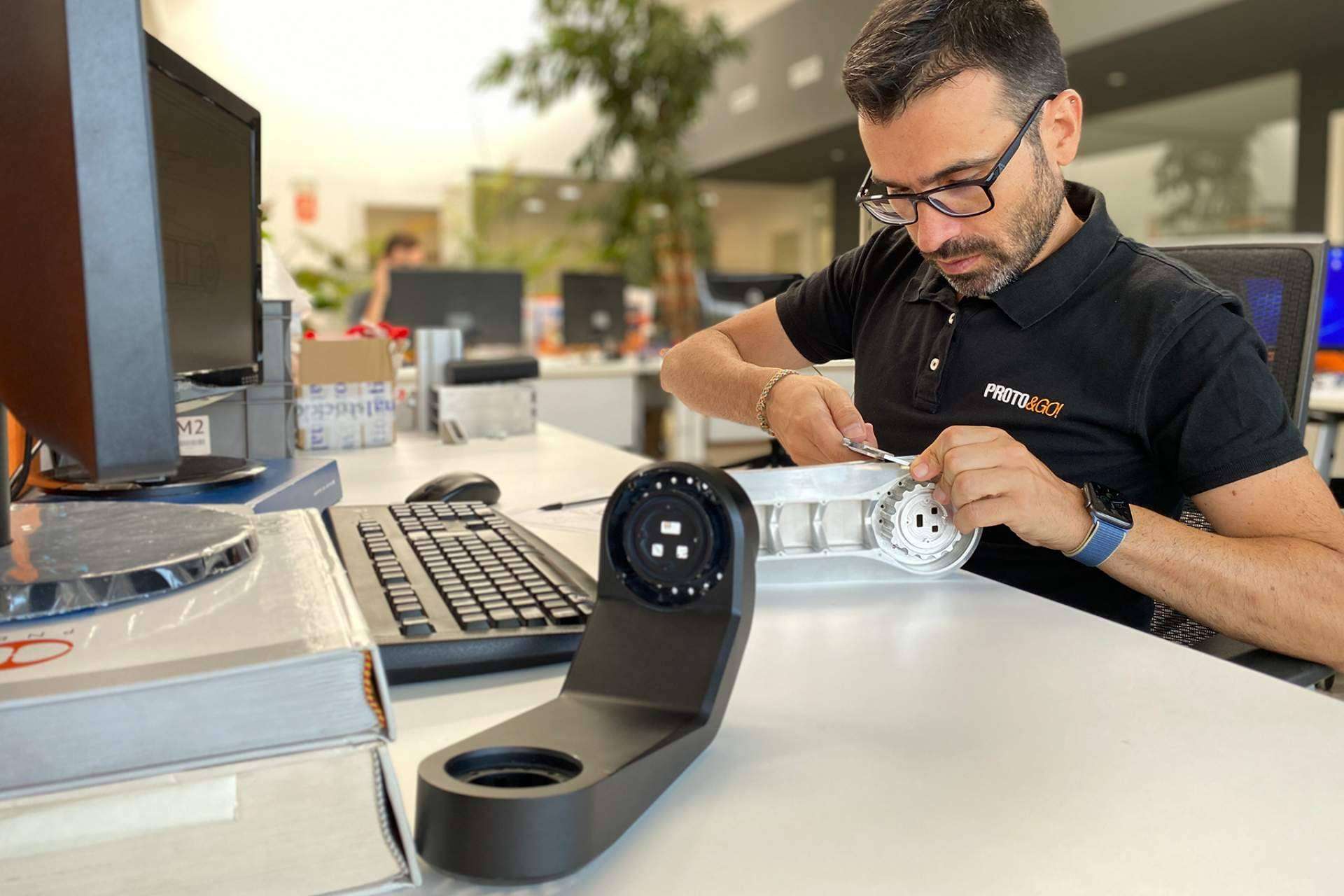 La guía del mecanizado CNC de PROTO&GO! es la clave para facilitar los diseños
