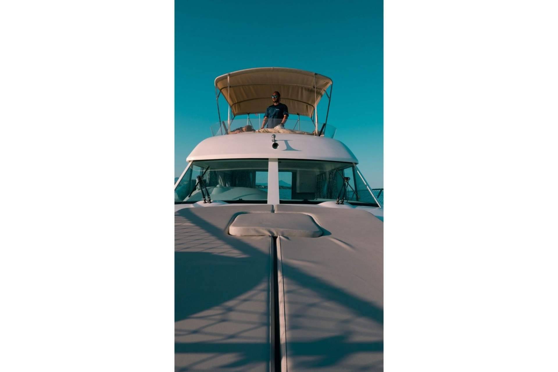 ¿Cuál es la mejor temporada para alquilar barcos en Alicante según Sur La Mer?