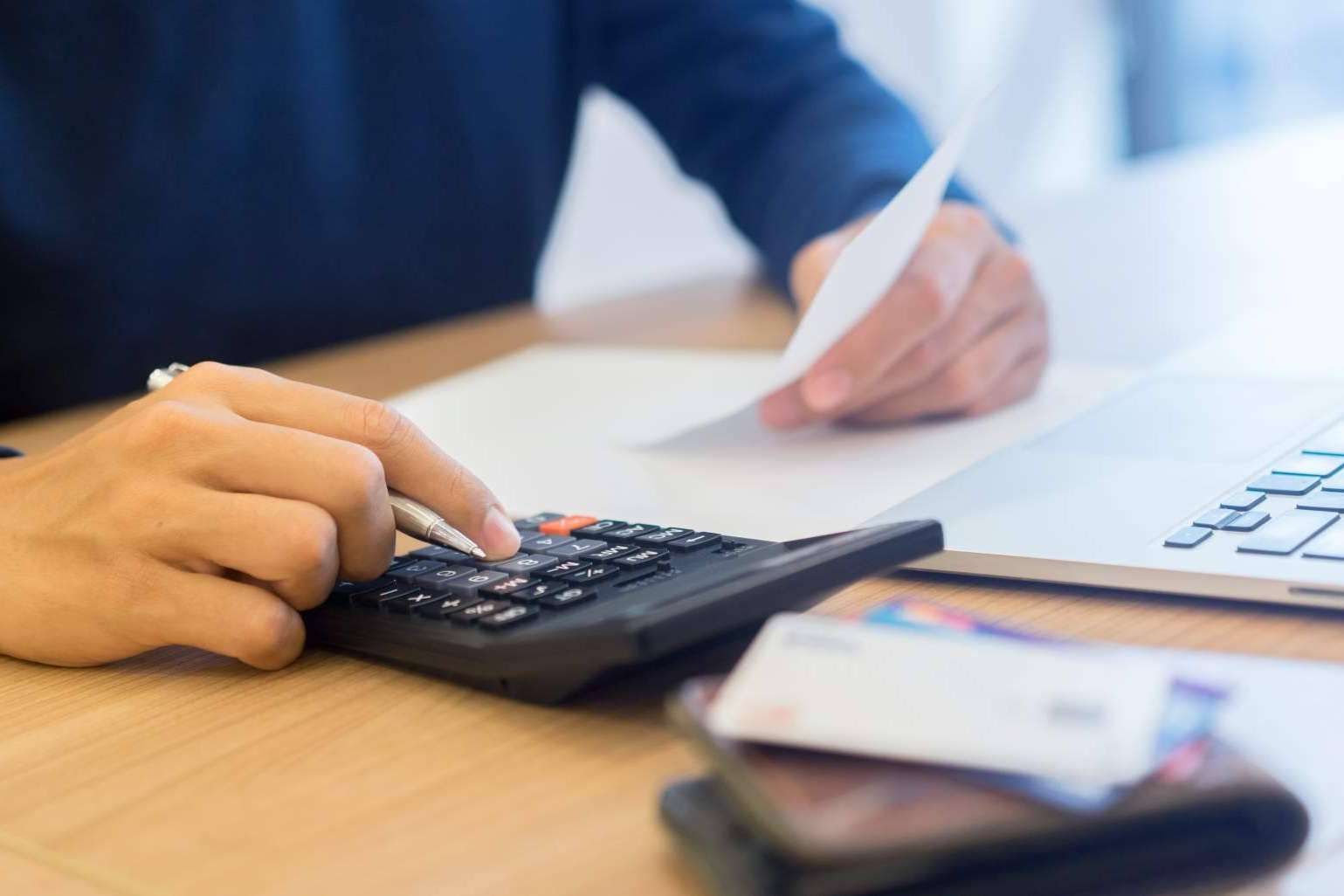 Dación en pago: ¿Cómo funciona y cómo tributa? Ferox ADV