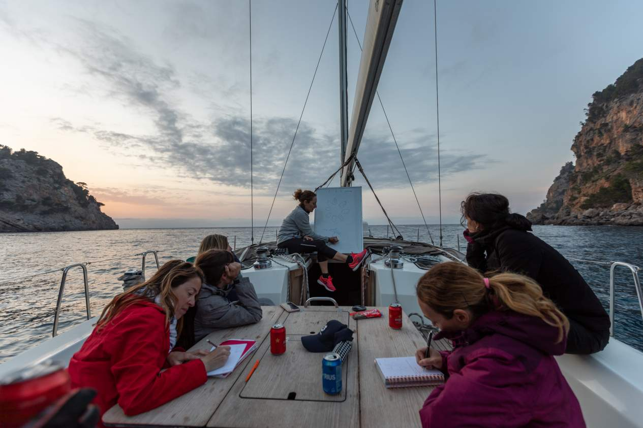 Navegar a vela para mujeres, la iniciativa de Alamar Sailing