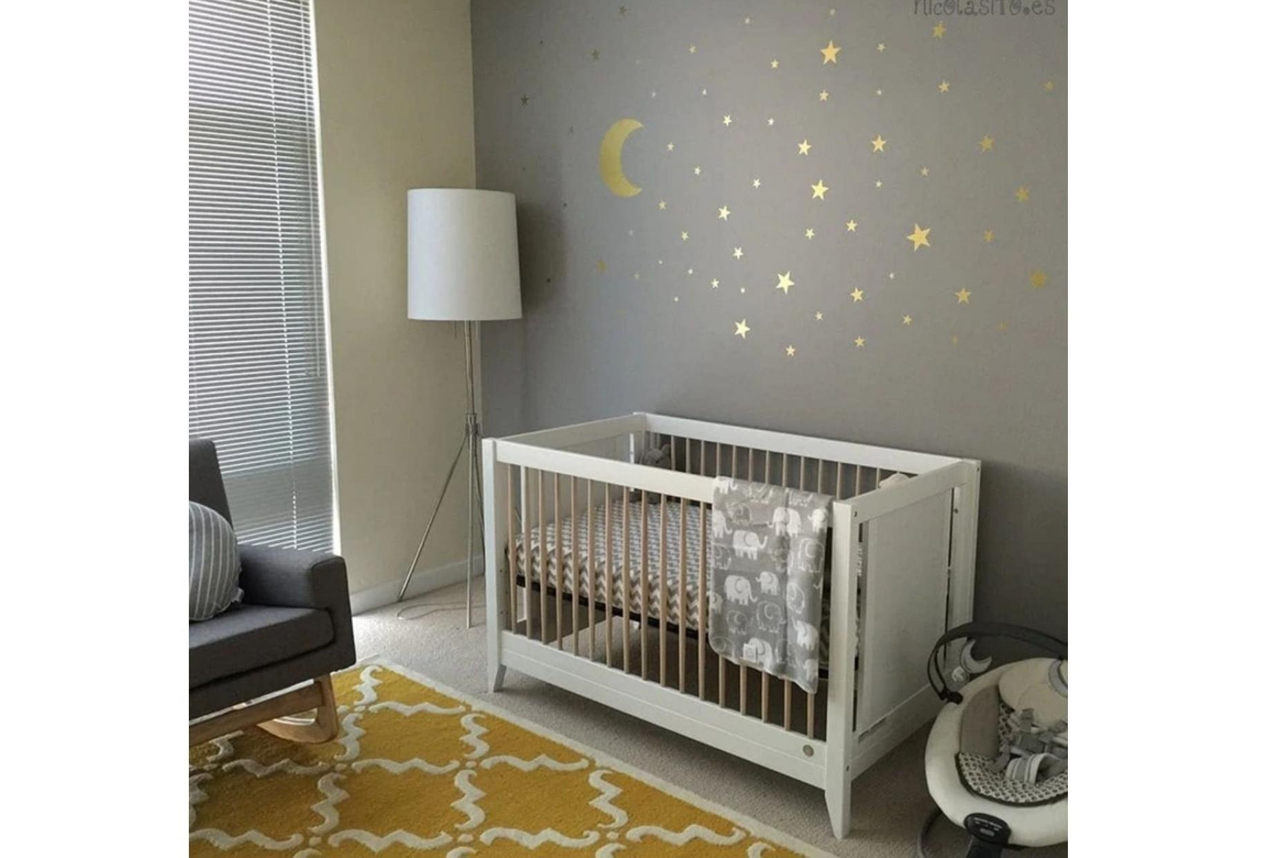 Los vinilos de pared infantiles de Nicolasito se muestran como opciones recomendadas para recién nacidos
