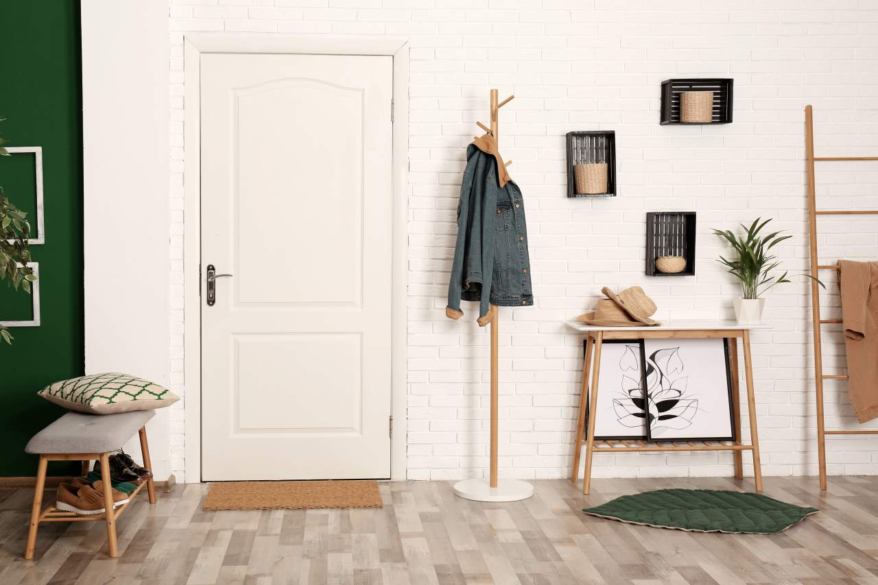 LosmaStudio: las puertas blancas de interior son una de las opciones más utilizadas en la decoración del hogar