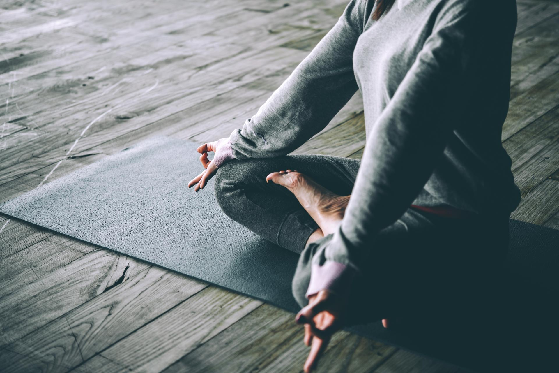 ¿Cómo practicar yoga online?: Escuela de Yoga Nazaret Hermida