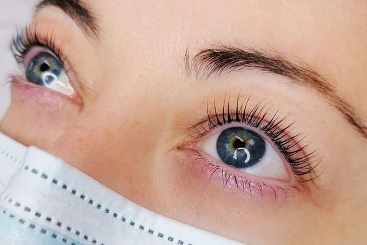 Cursos de extensión de pestañas:  Noa Nox