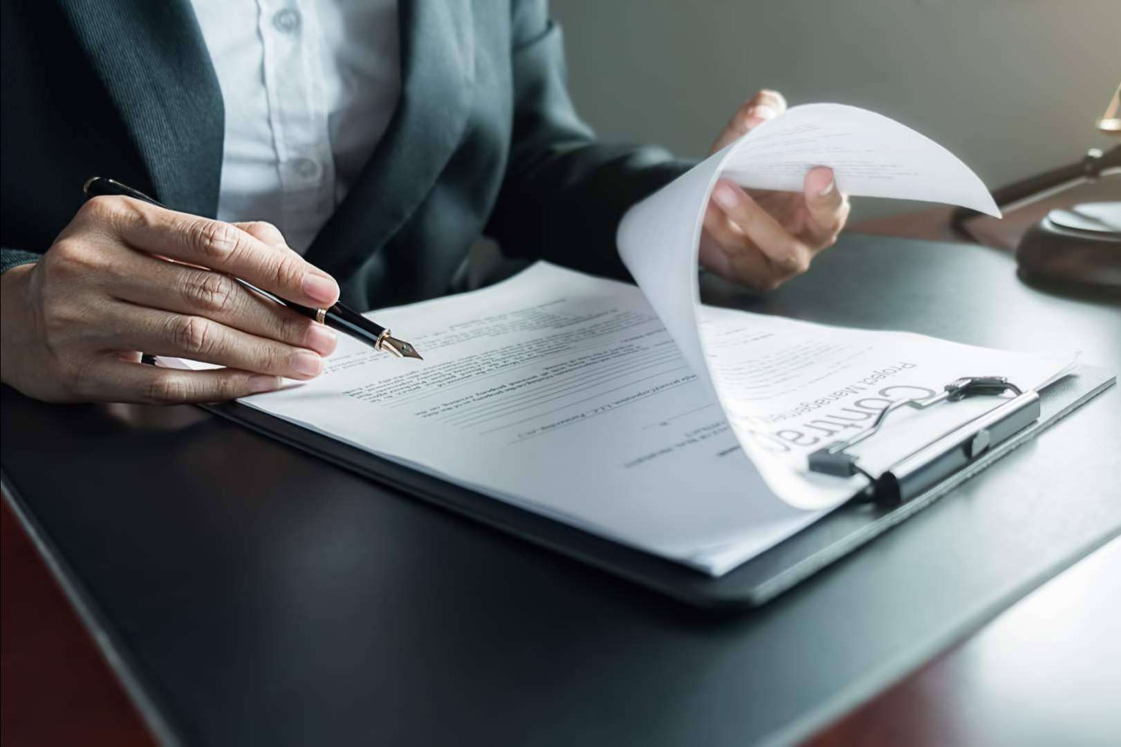 Ackermann & Schwartz: equipo de abogados experto en la asesoría a clientes sobre aspectos legales de sus negocios y necesidades