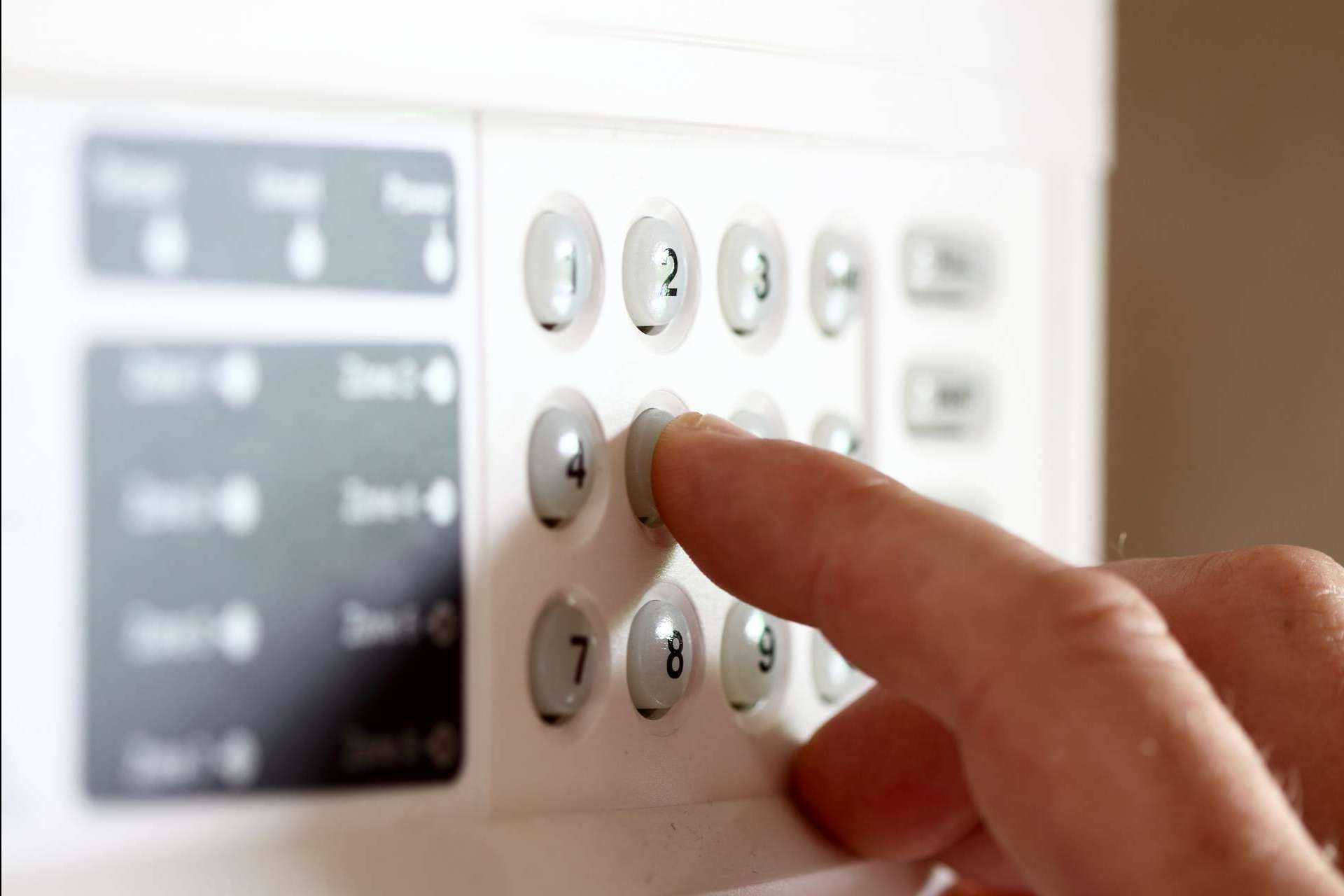 ¿Qué aconsejan los expertos de Alarmas AMV a la hora de contratar una alarma?