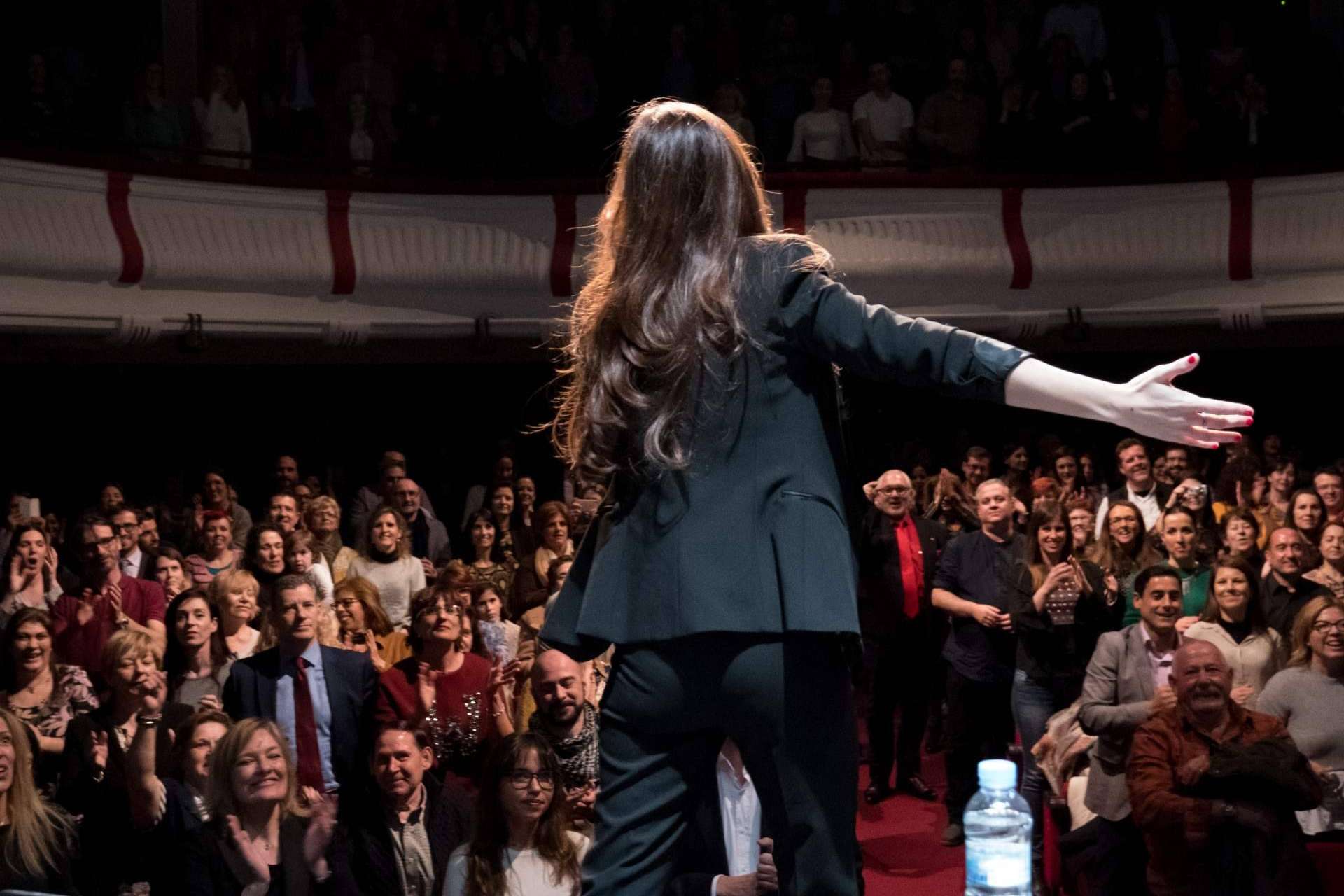 ¿Cómo hablar en público y tener éxito?: Mónica Galán Bravo, experta en comunicación verbal y no verbal