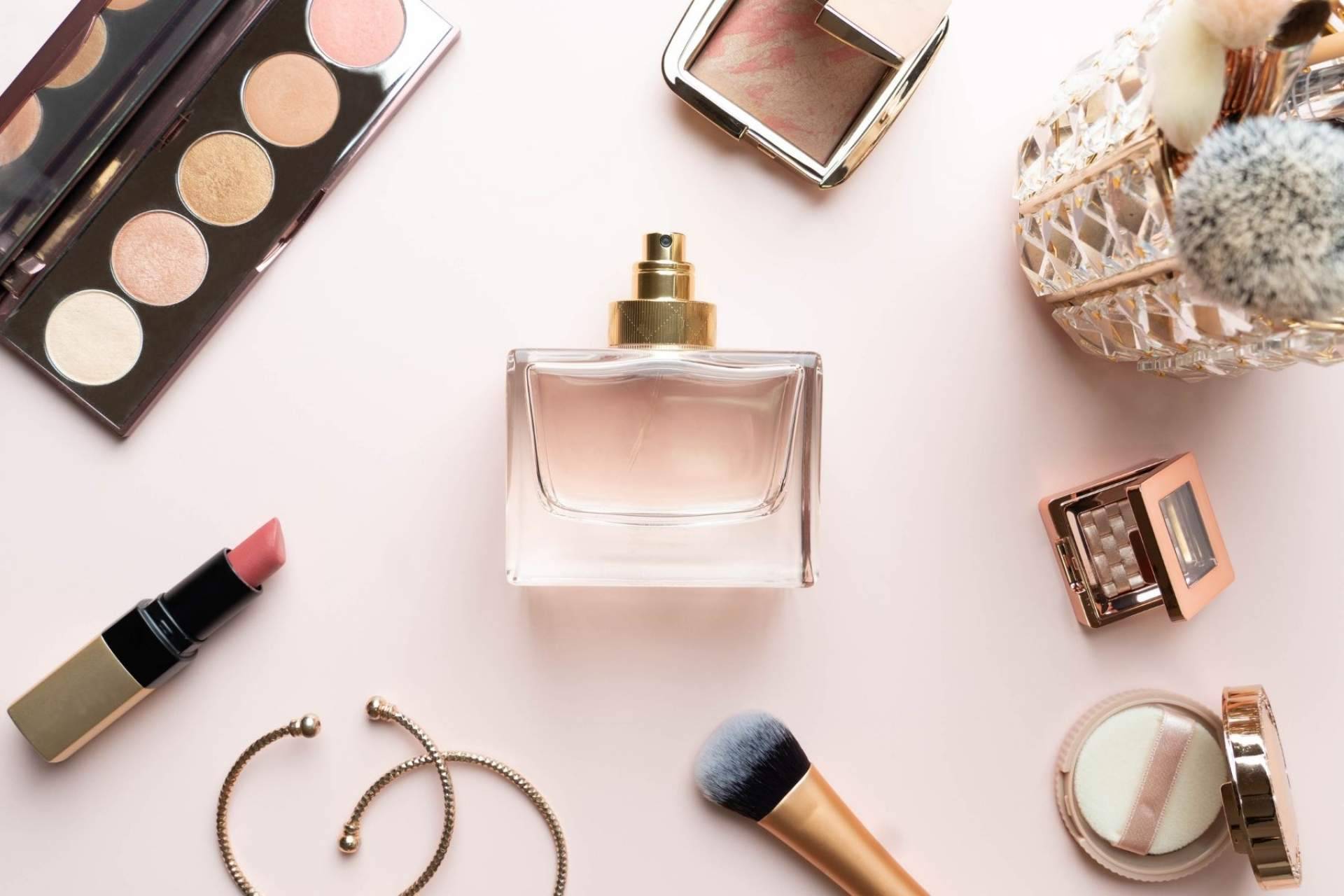 Productos de perfumería y cosmética de marcas reconocidas a precios asequibles en La Genial