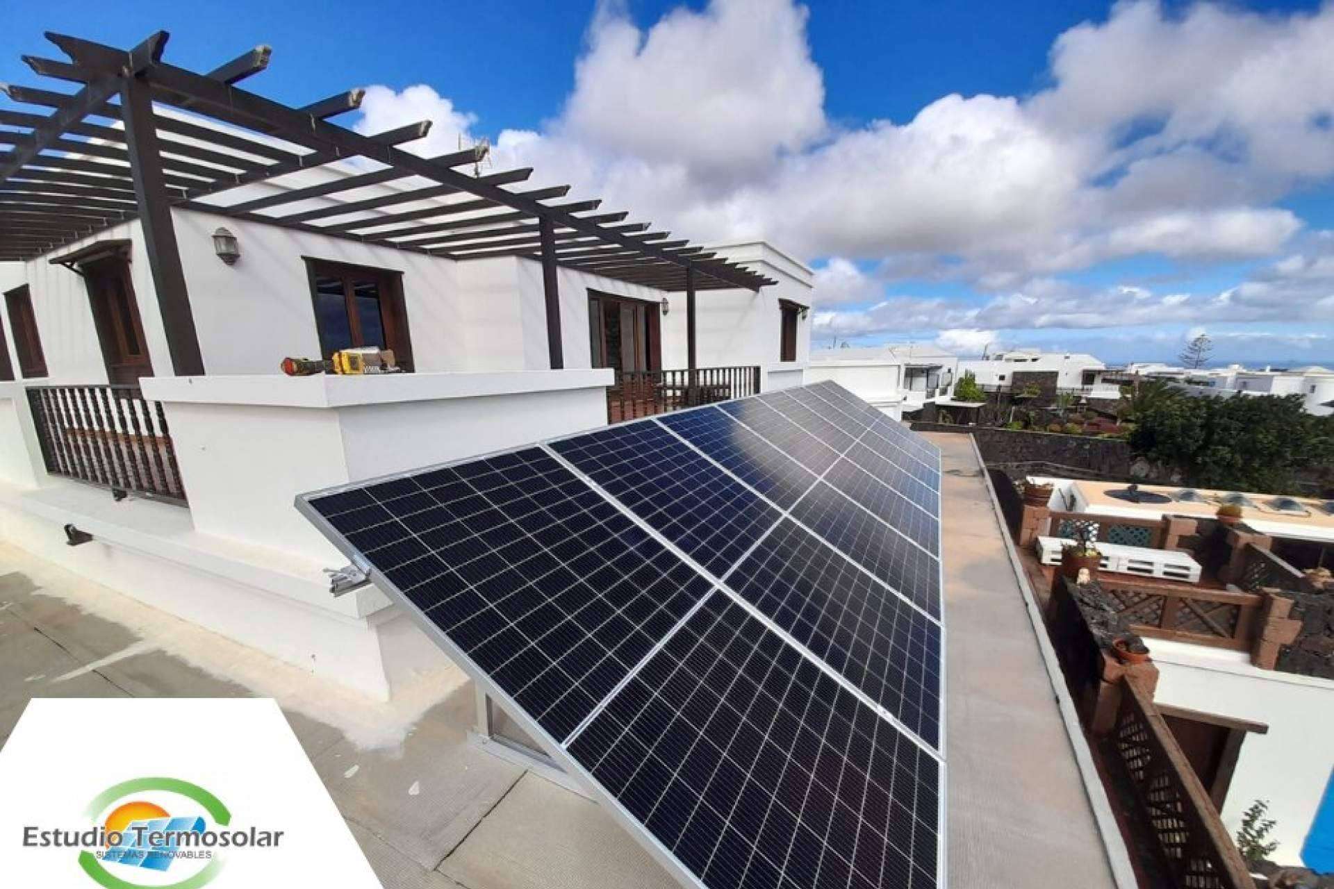La empresa canaria Estudio Termosolar, especializada en energía fotovoltaica, apuesta por reducir la huella de carbono e incentivar el ahorro