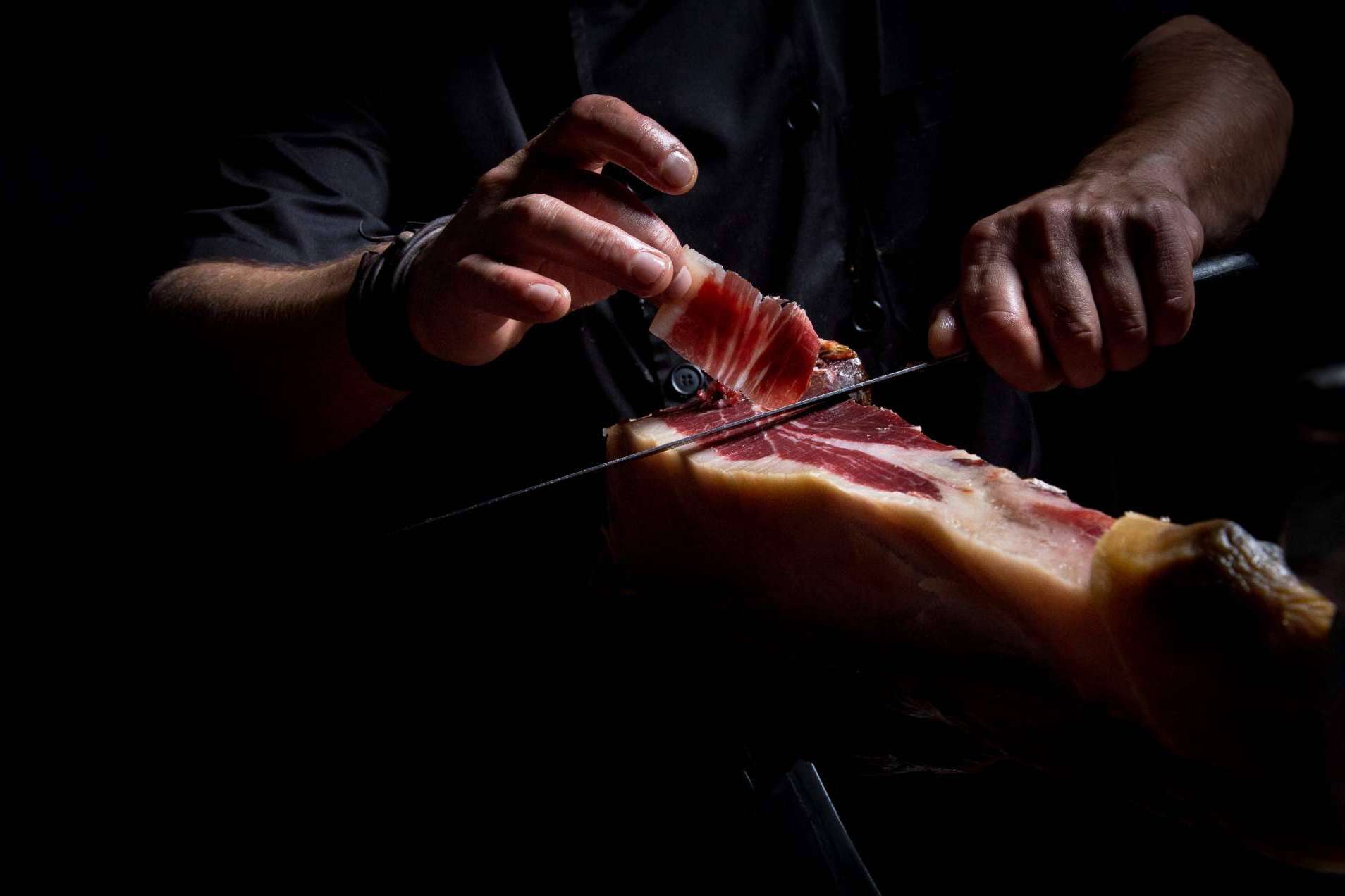 El jamón reserva de bodega es uno de los productos estrella de Embutidos Castro