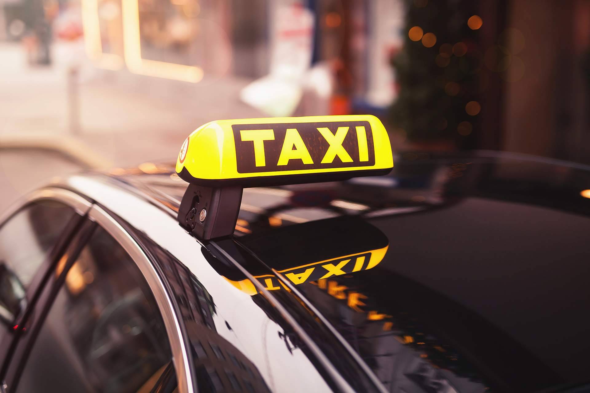 Taxi Málaga Airport Charly Transfer 24 Hours: la mejor experiencia al coger un taxi Málaga - Marbella