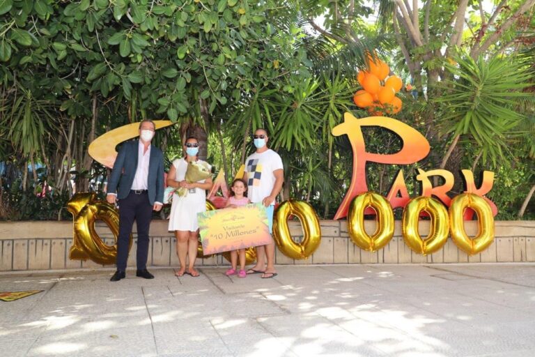 Foto de Siam Park alcanza los 10 millones de visitantes desde su