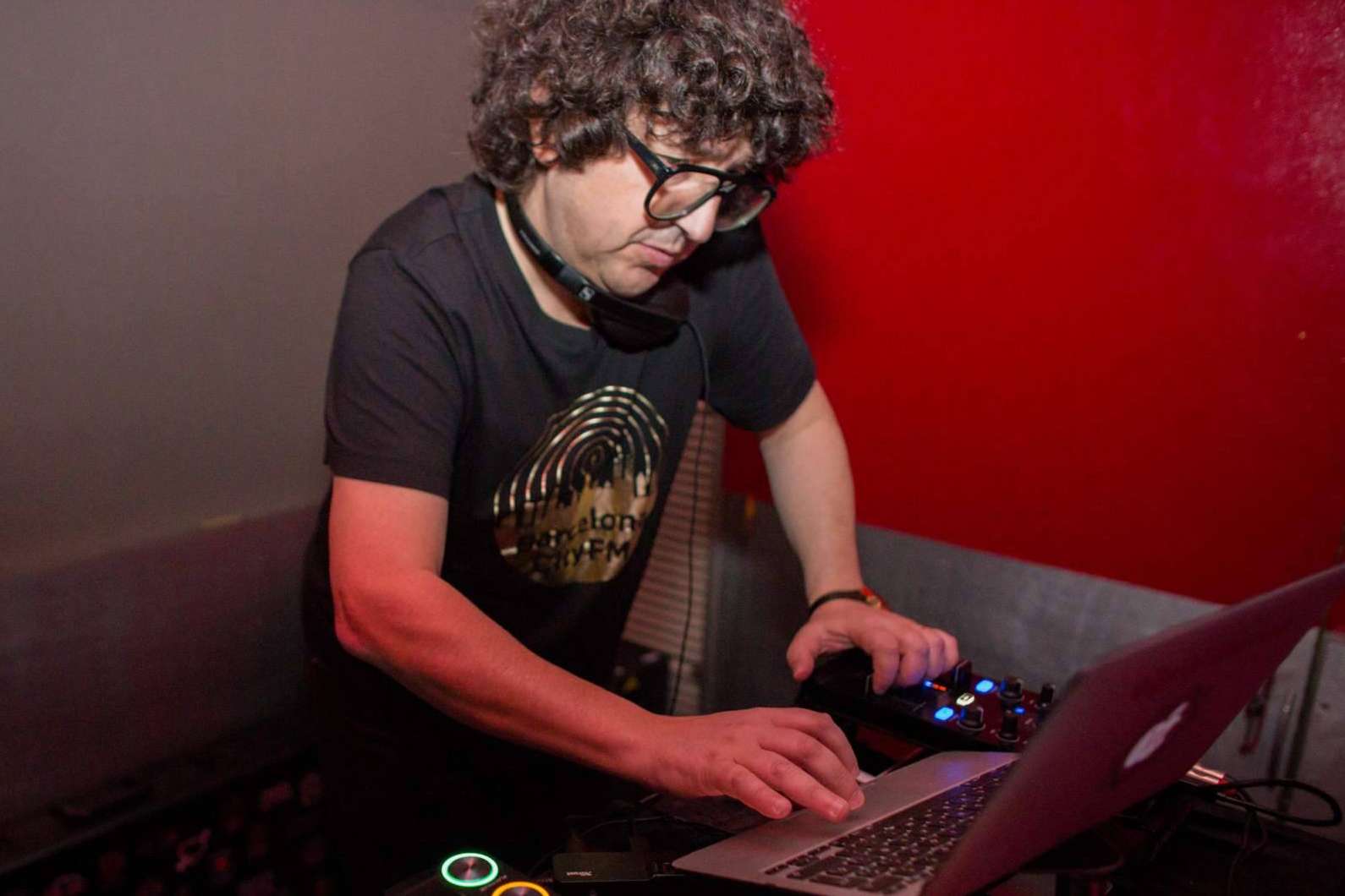 Barcelona City FM, la emisora de radio online que ofrece música electrónica las 24 horas del día