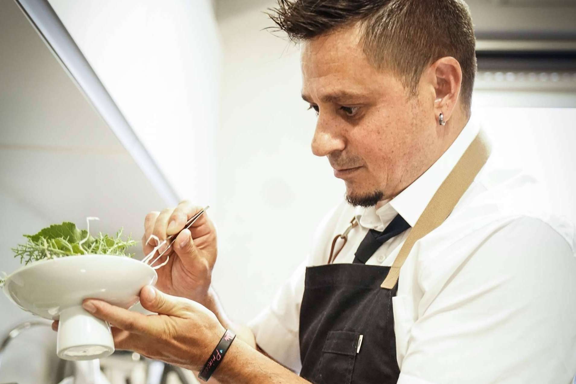 Tener un restaurante gourmet en casa es posible con el reconocido chef Víctor Comín
