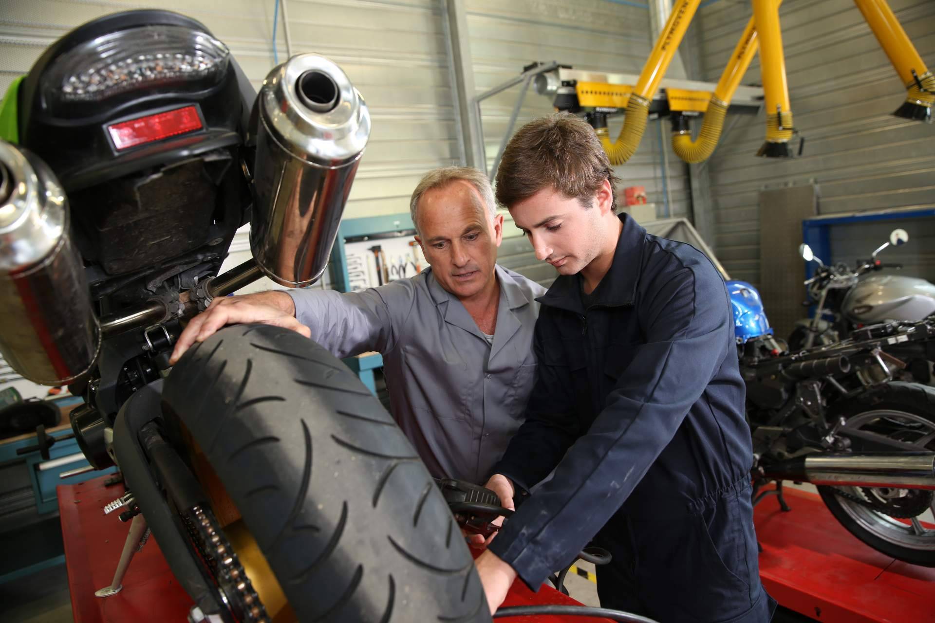 Aumento del interés por el curso de mecánica para motos en el Instituto Técnico de Automoción