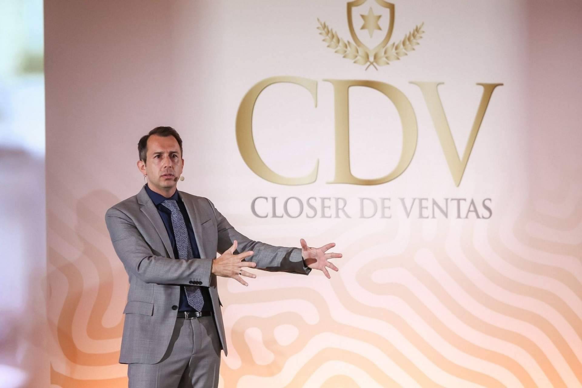 Convertirse en closer de ventas de la mano de los expertos Alfonso y Christian, fundadores de la escuela de preparación A&C