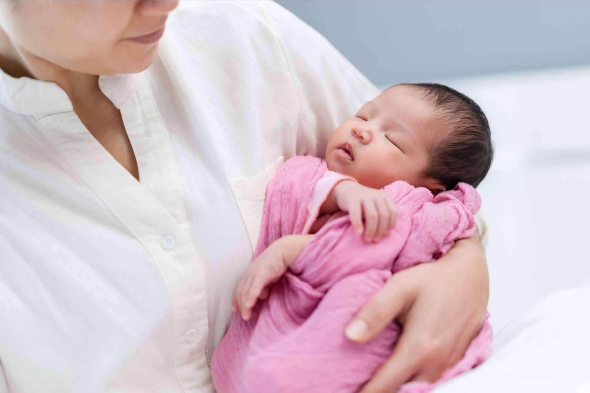 Dormir a un bebé toda la noche sí es posible gracias a los hábitos saludables de BabySteps by Marian