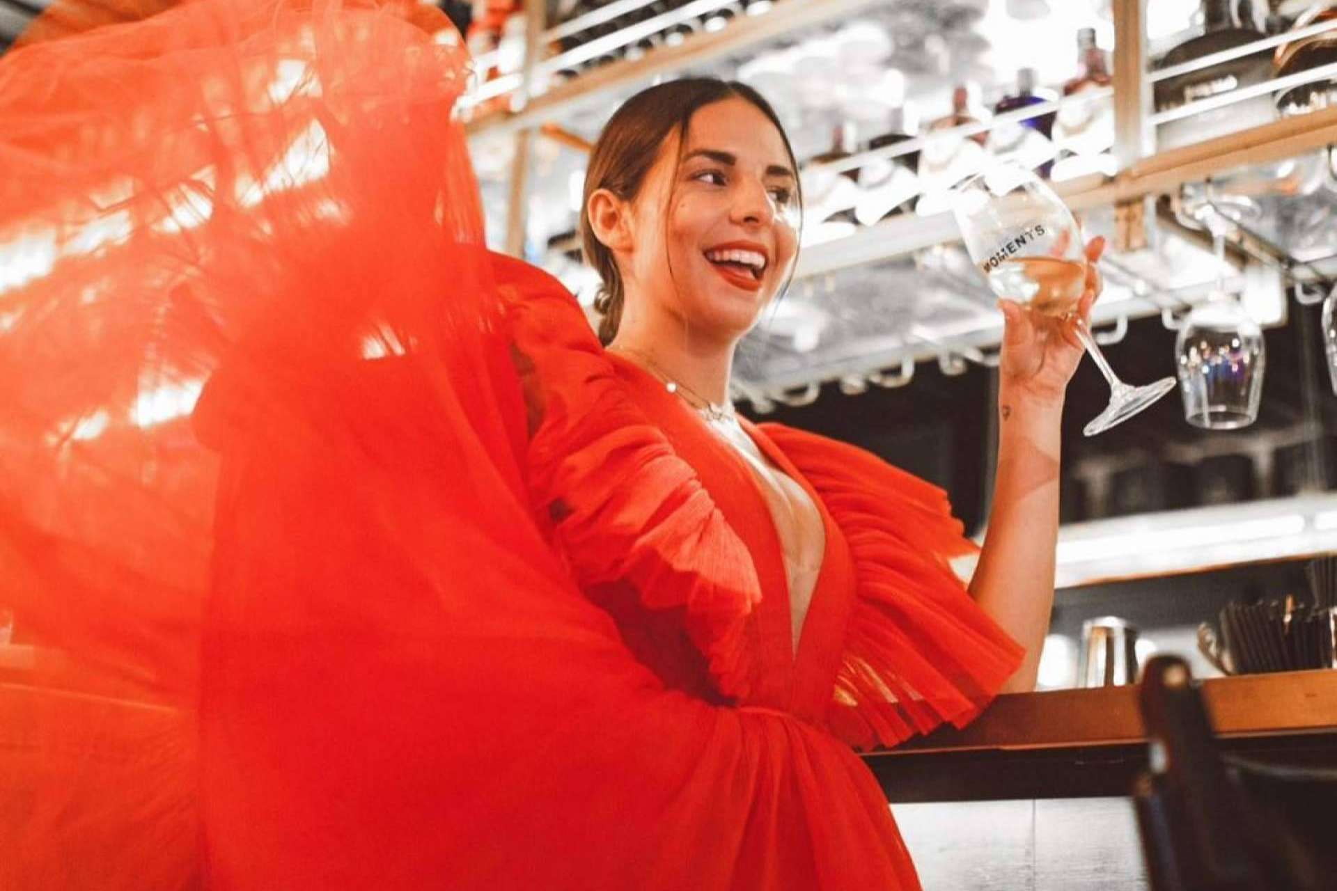 ¿Qué tipo de contenido crea la influencer Emilia Chaouchi?