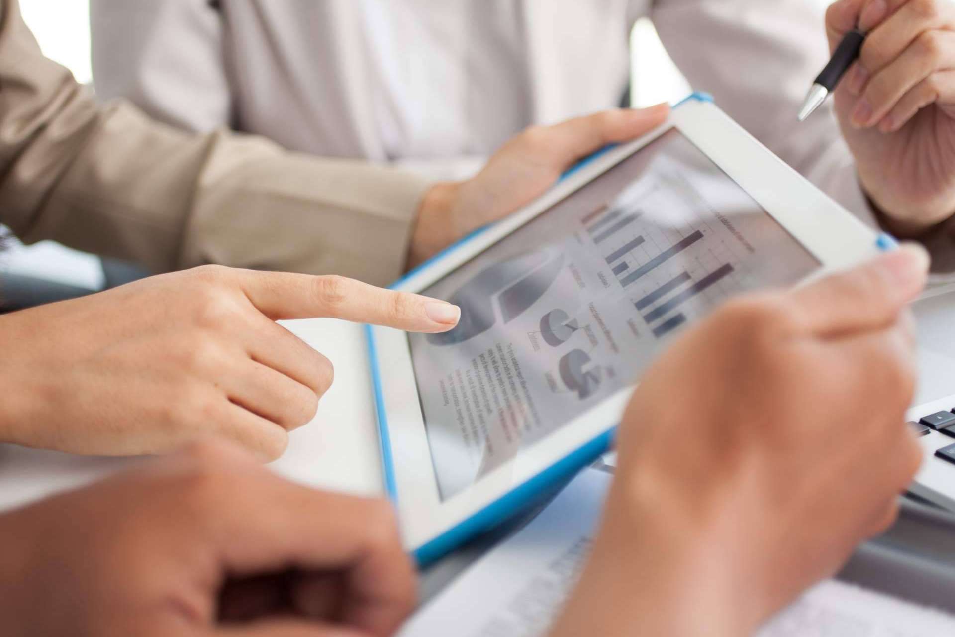 Asesoramiento a las empresas para mejorar sus estrategias de negocios y optimizar sus ganancias de la mano de Alex1Kenobi