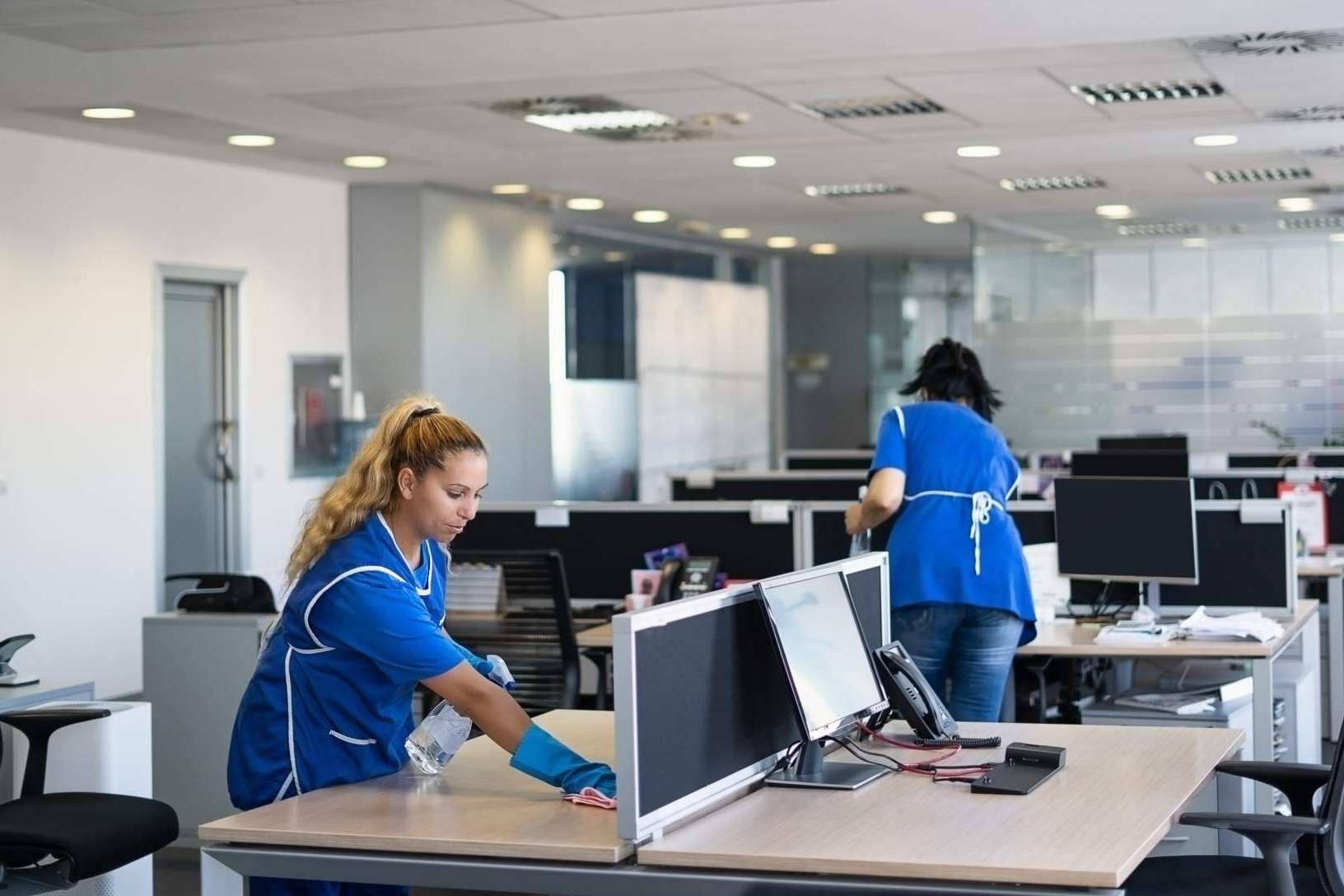 Limpieza a empresas, oficinas y locales en Madrid y Sevilla, el servicio de la empresa Grupo Sileb