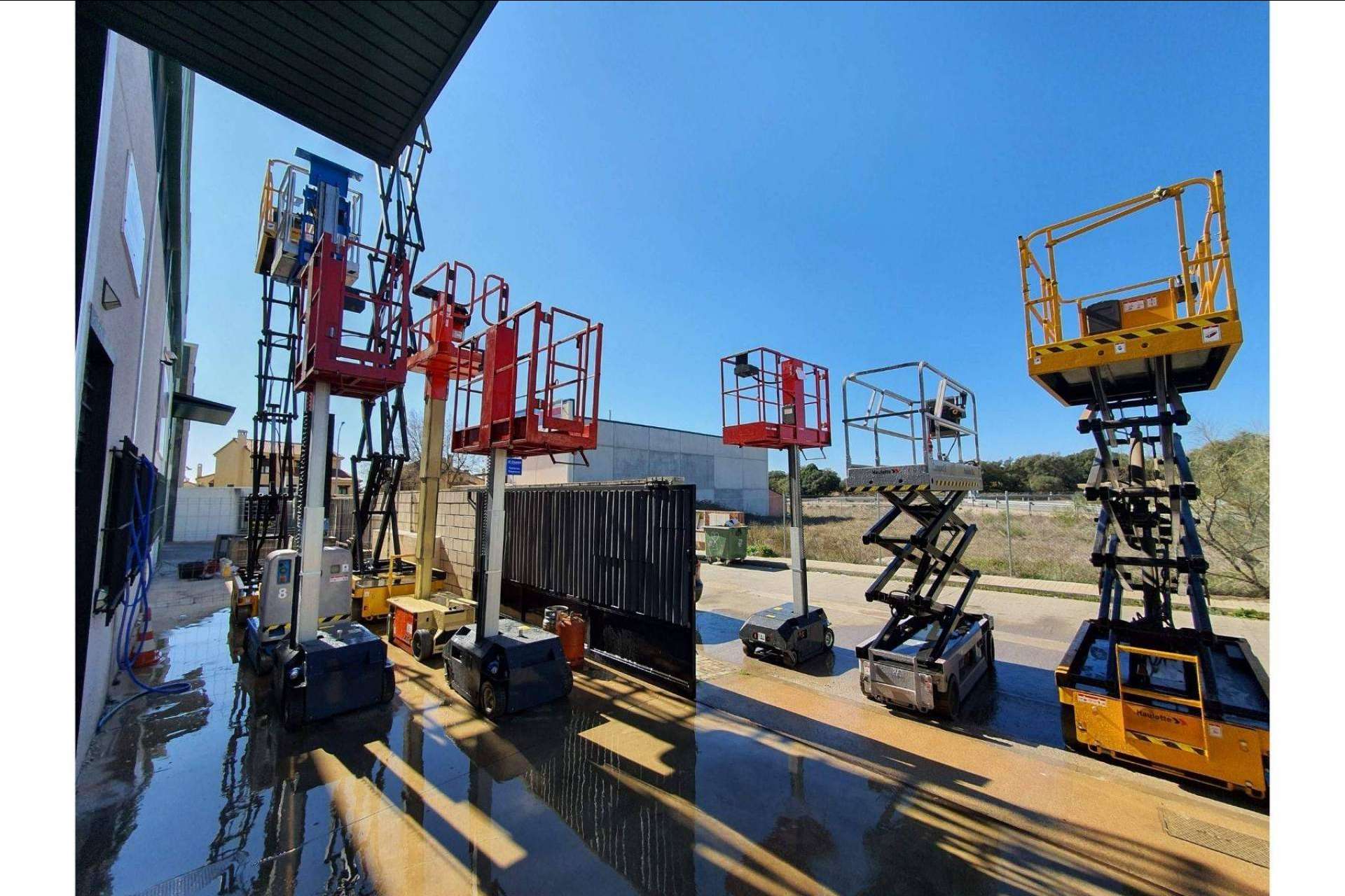 ALQUILAPLAT, servicio de alquiler y venta de camiones con cesta elevadora