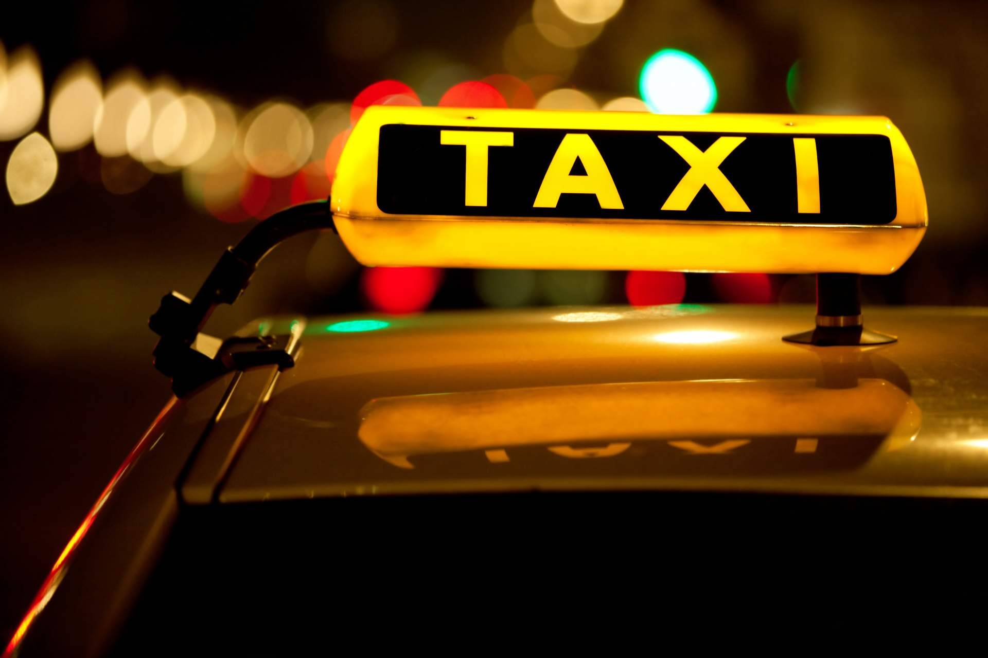 Taxi Málaga Airport Charly transfer 24 hours explica cómo funciona su servicio transfer y taxi en Málaga