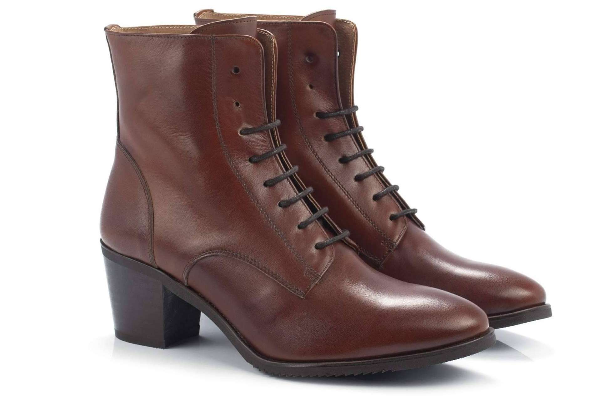 Ortiz & Reed presenta una nueva colección de mujer con botas y botines