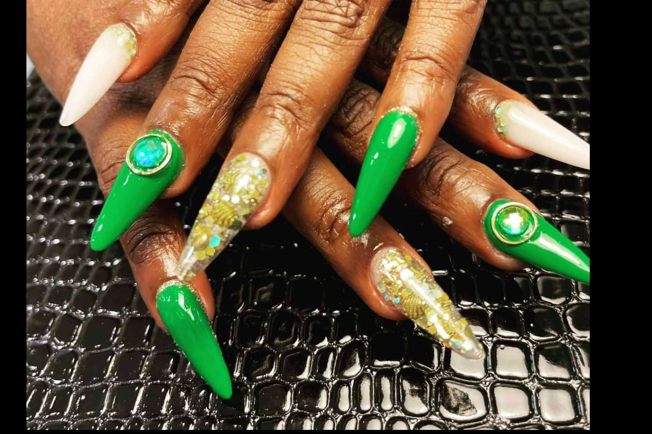 La Negra Ama Tus Uñas y sus diseños de uñas de la temporada otoño-invierno y navideños