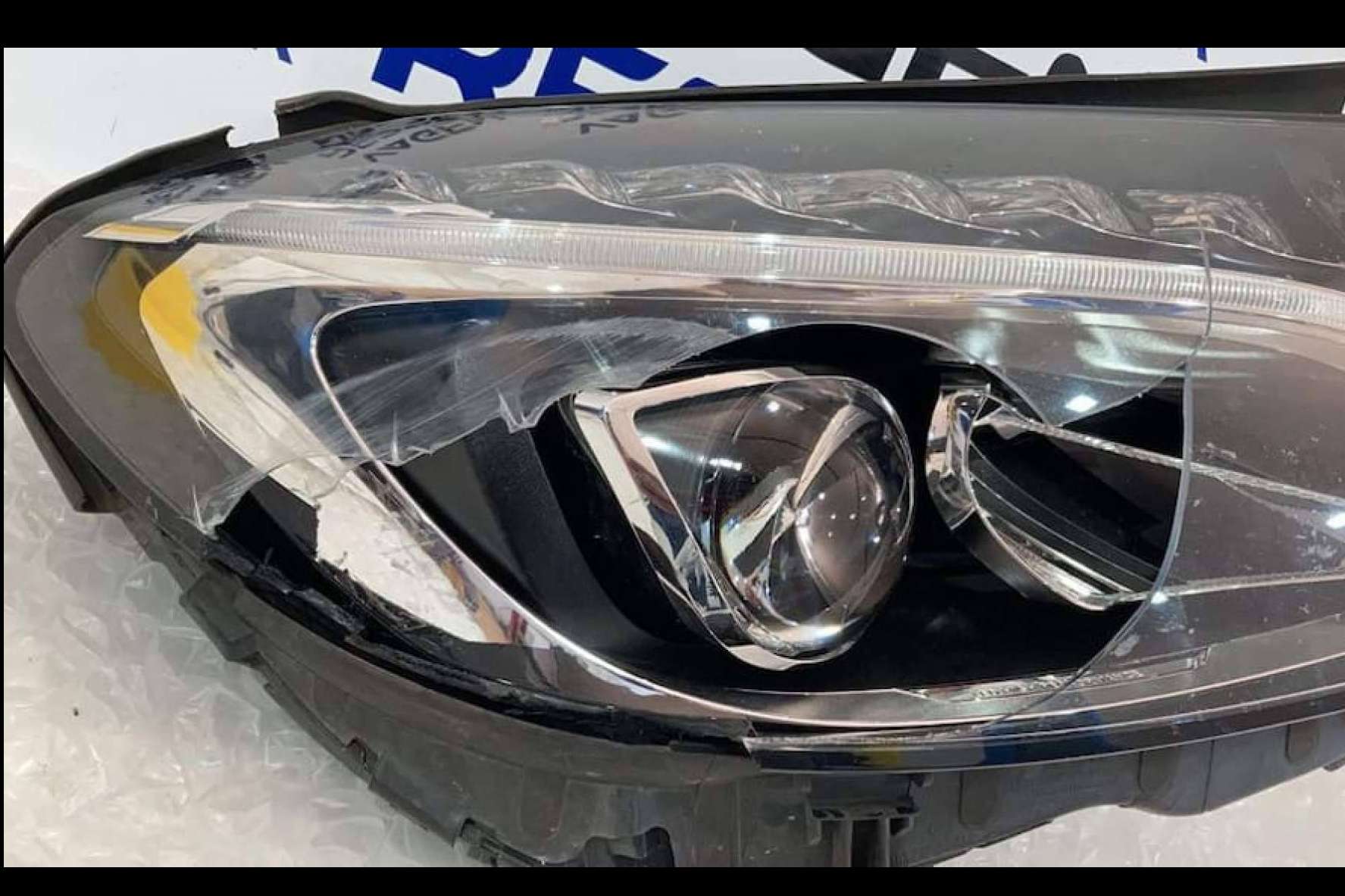El servicio de restauración de faros de coche que ofrece Vagen Repair