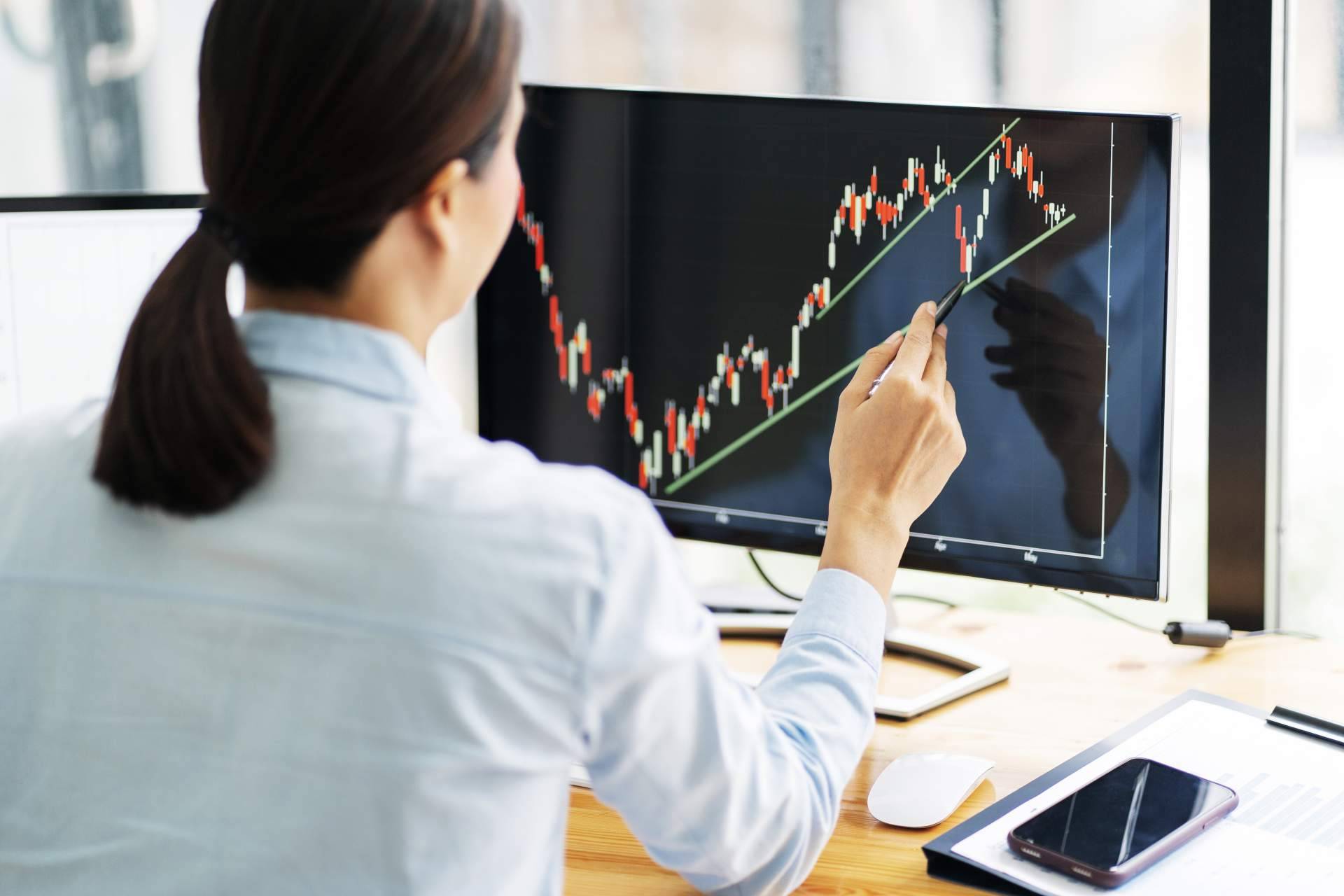 Aprender a leer los signos del trading institucional con el curso Rompimiento en la Zona Mastery de Área de Inversión