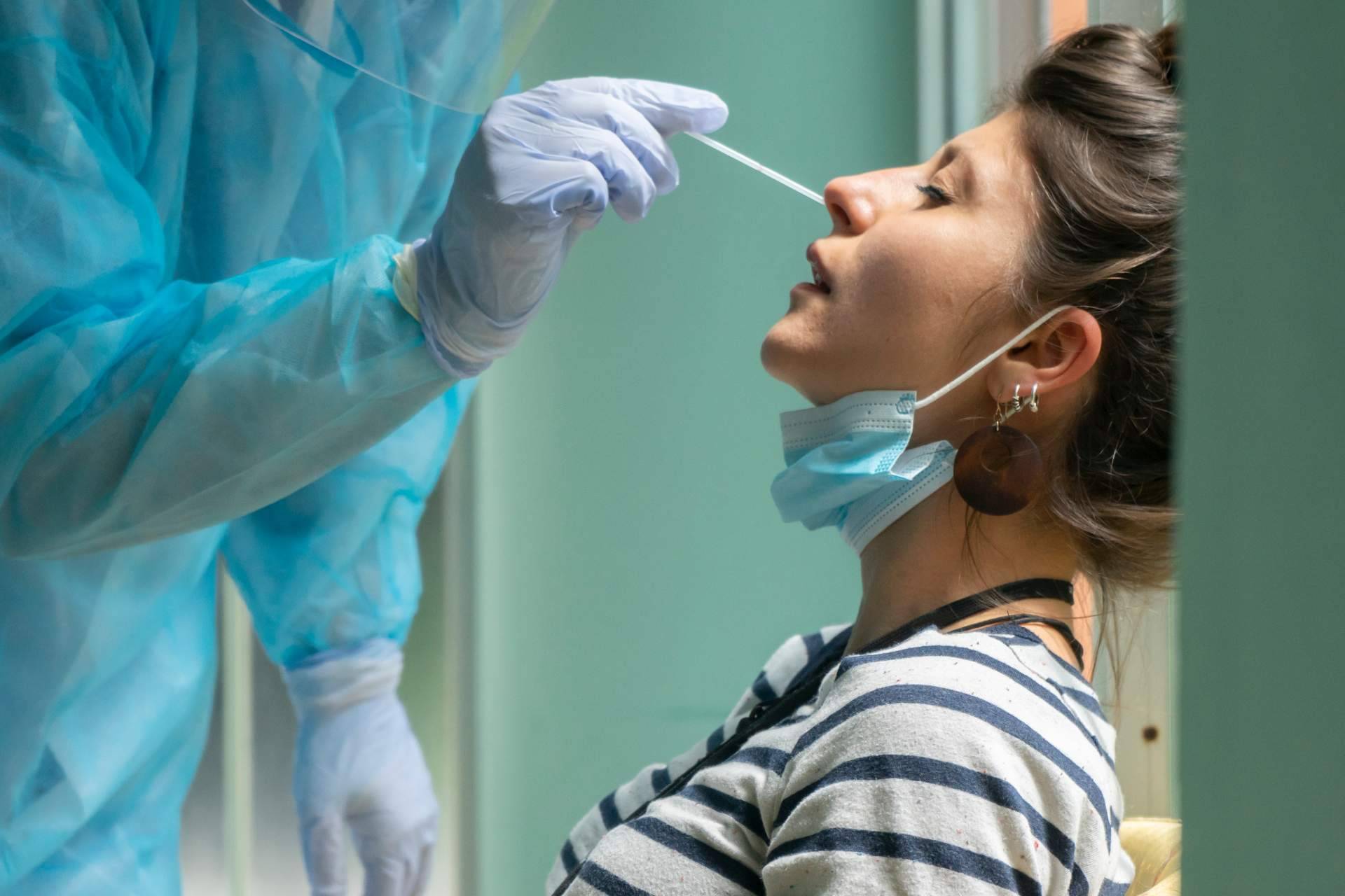 Centro Médico Bravo explica por qué es importante realizarse un test COVID aunque se tenga la pauta de vacunación completa