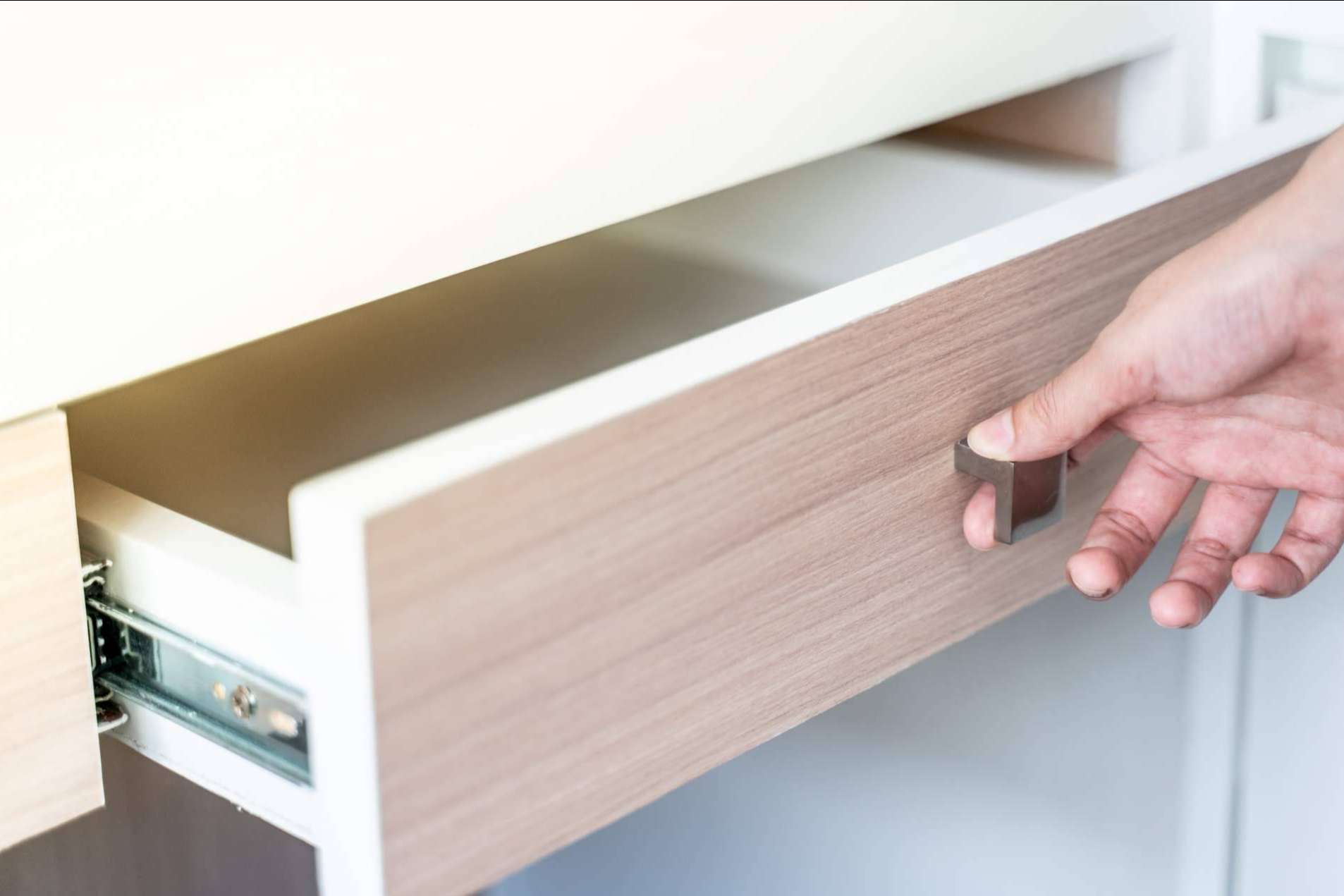La magia de la decoración con el estante con cajón de Domuino