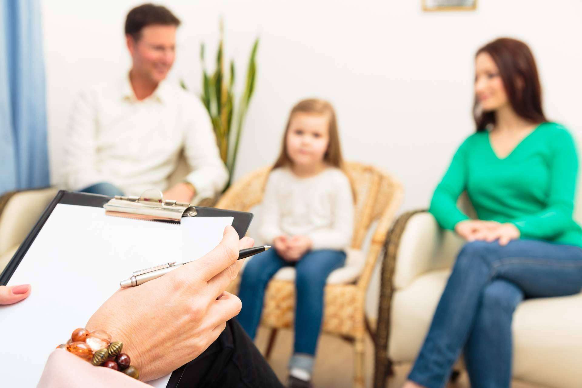 El informe pericial psicológico puede decidir el futuro de un menor y de su familia, por Peritajes y Mediación