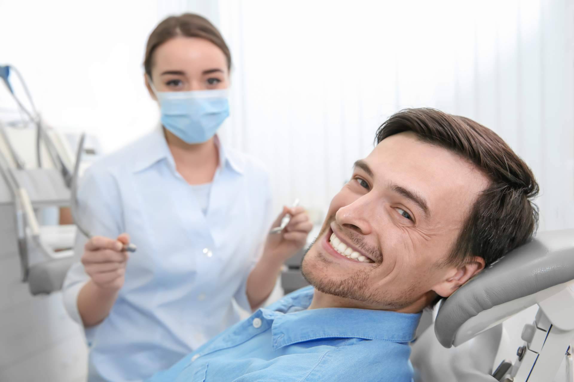 Los especialistas de Clínicas Dentalbell explican cómo se trata la periodontitis
