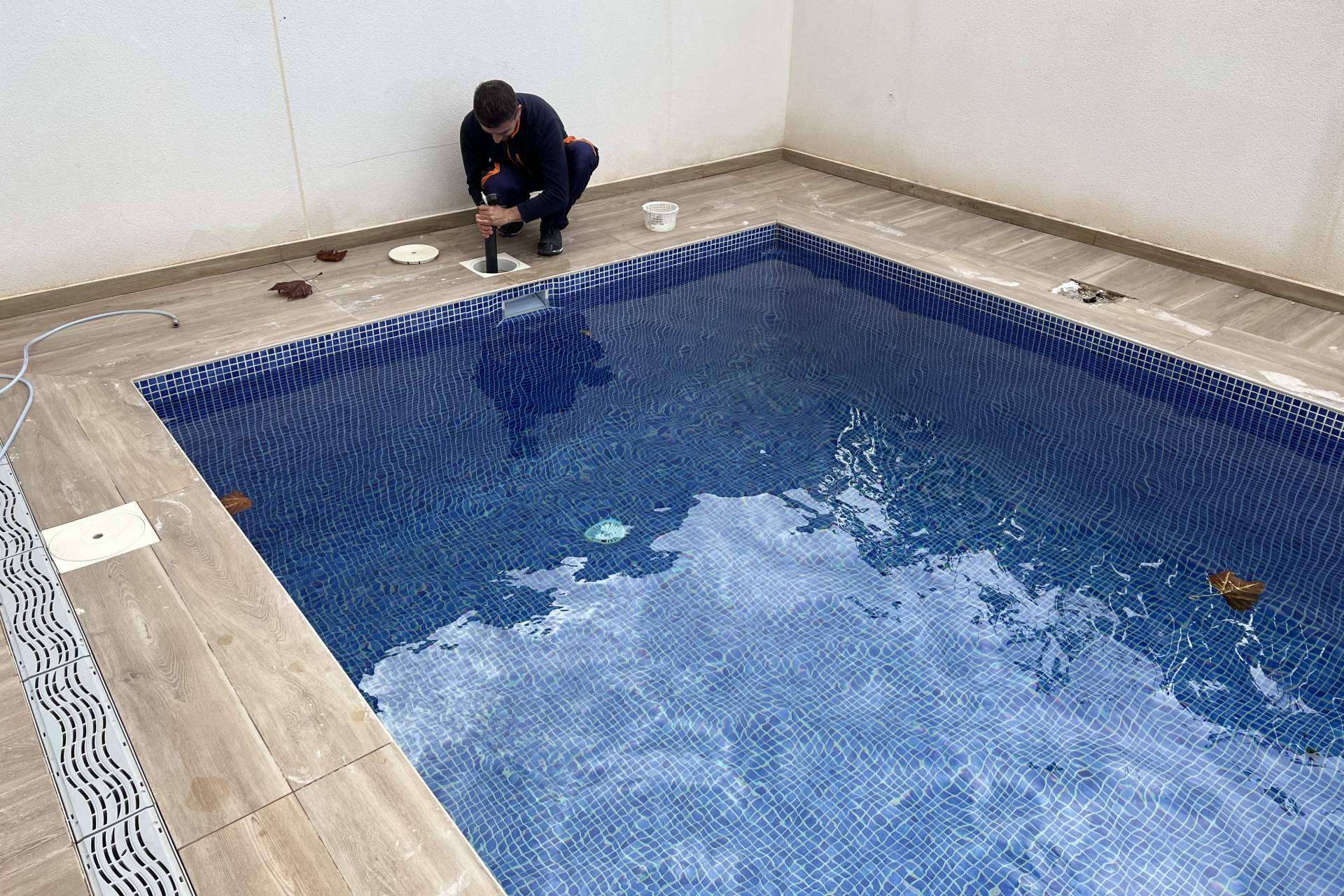 Los expertos de TELEFUGA localizan y reparan las fugas agua piscinas