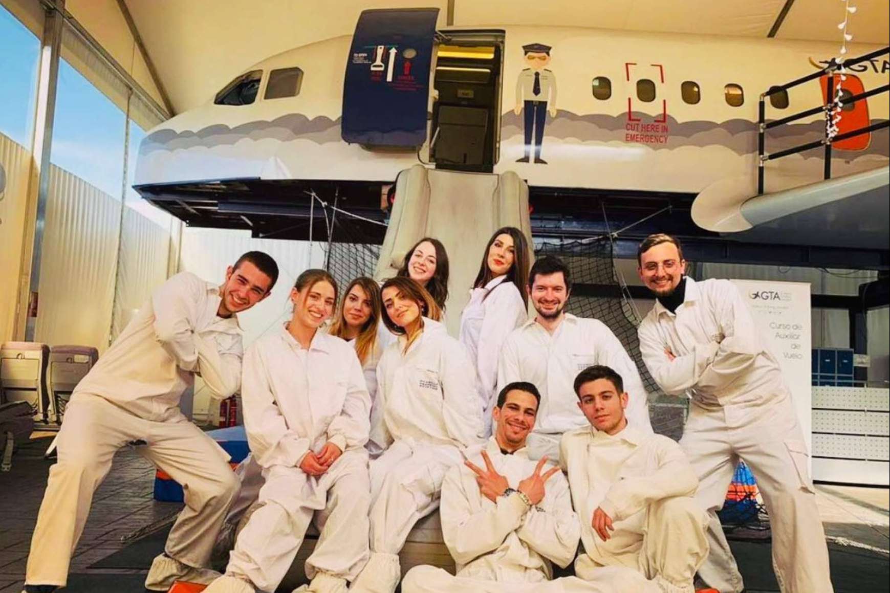 ¿Qué ofrece el curso de tripulante cabina pasajeros de Bravo19?