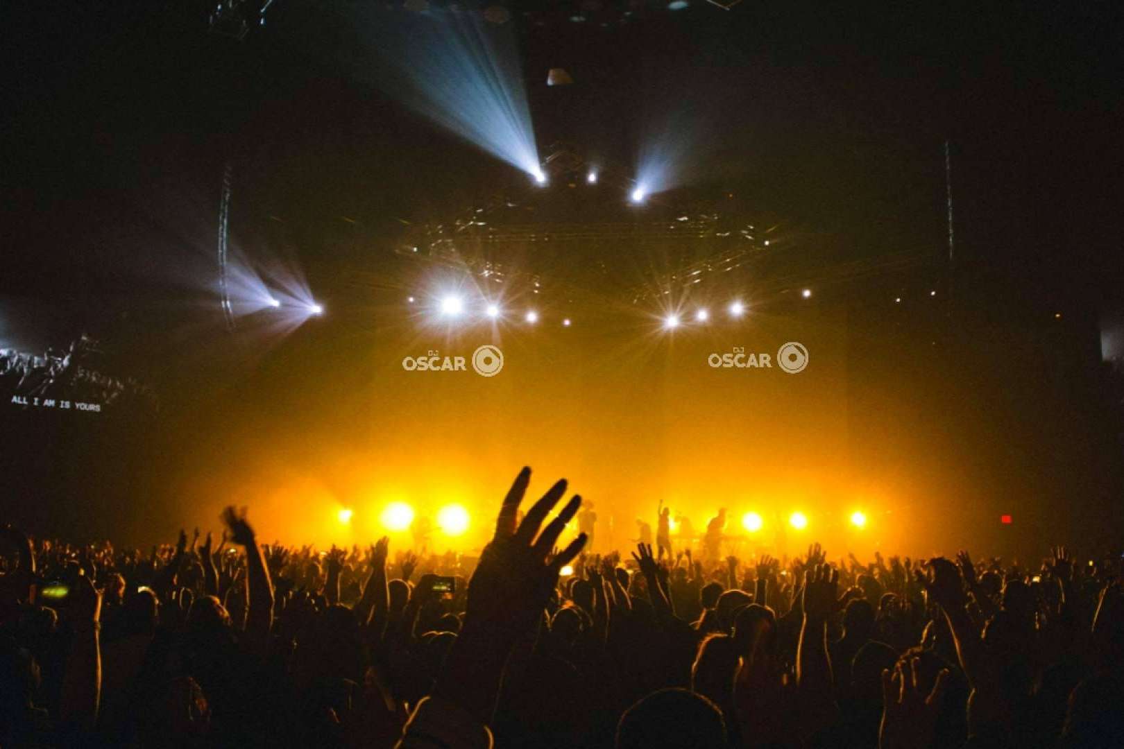 En España, DJ Oscar ha creado nuevos éxitos de la música electrónica