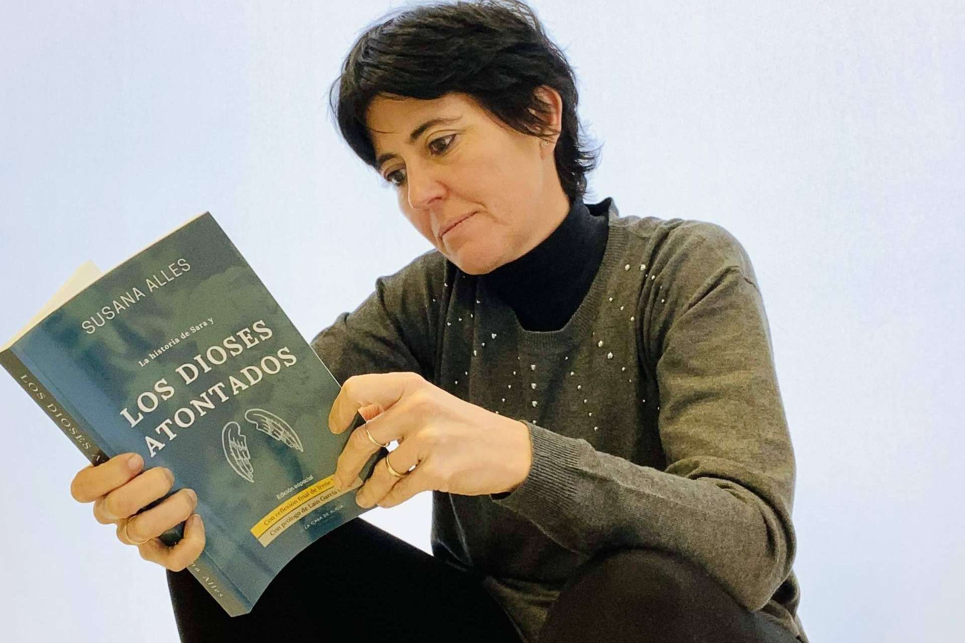 Escribir autoayuda en formato novela, el caso de Los Dioses atontados