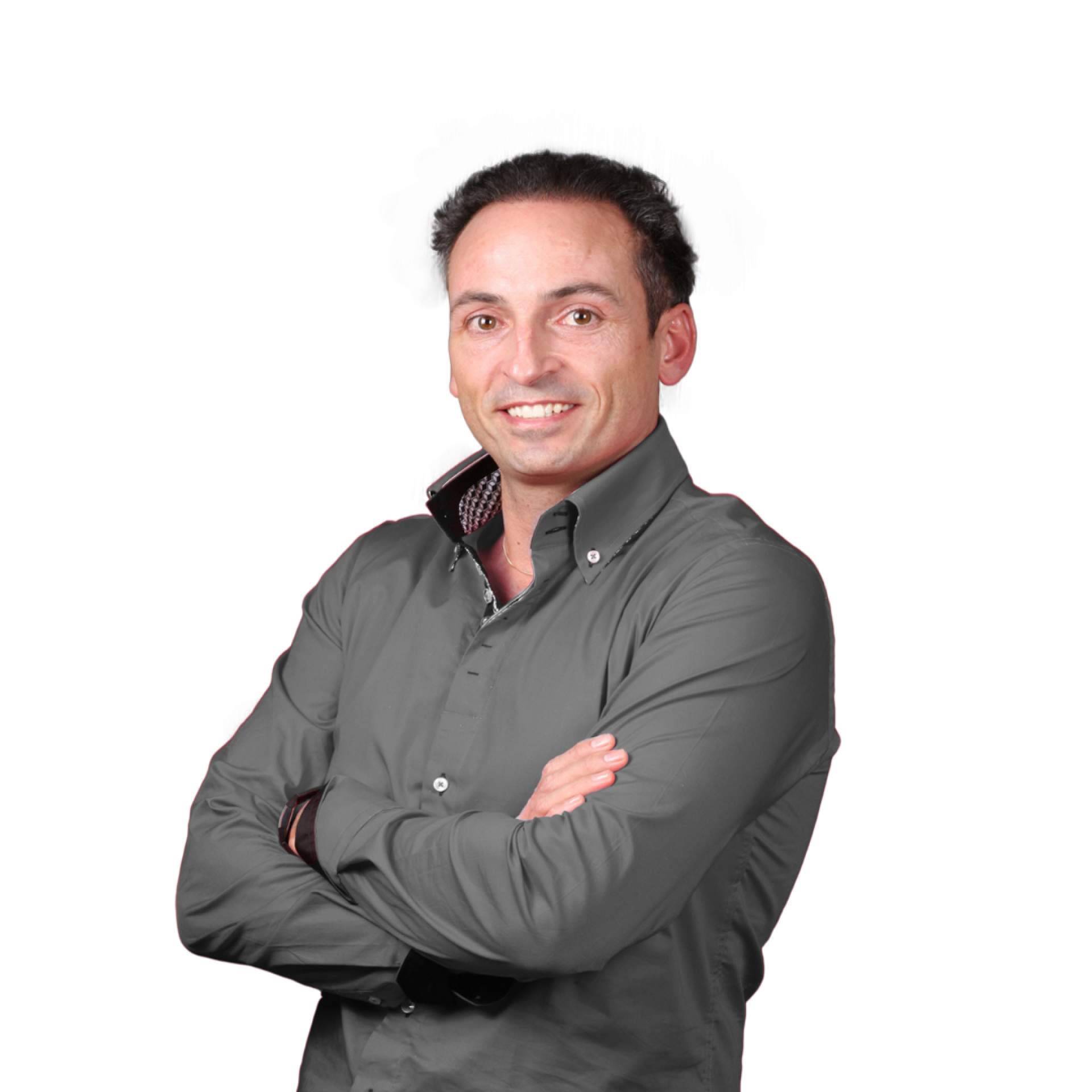 Los beneficios de los implantes dentales e implantes con dientes inmediatos, con el especialista Doctor Ismael Soriano