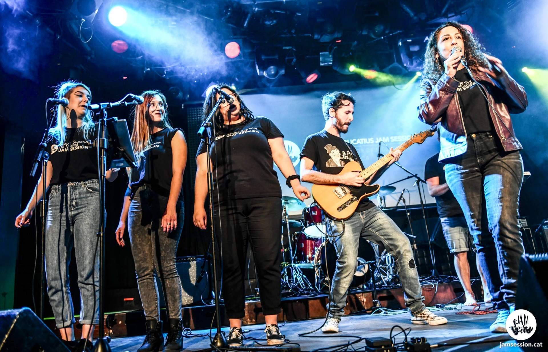 La Escuela Superior de Música Jam Session ofrece la especialidad de interpretación en el ámbito del rock, músicas urbanas y nuevas tendencias