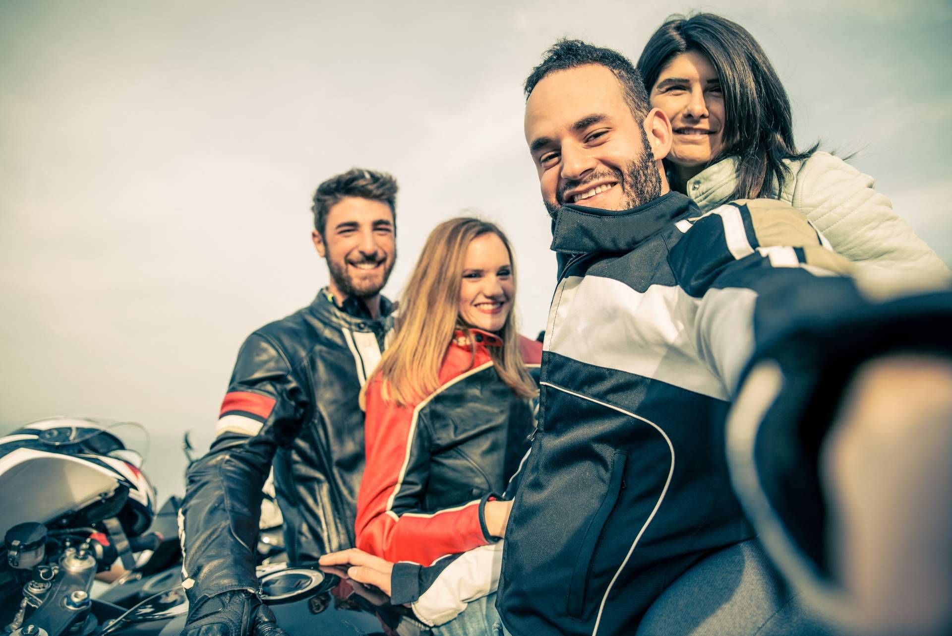 El catálogo con las mejores marcas de chaquetas de moto para mujer en Motonity