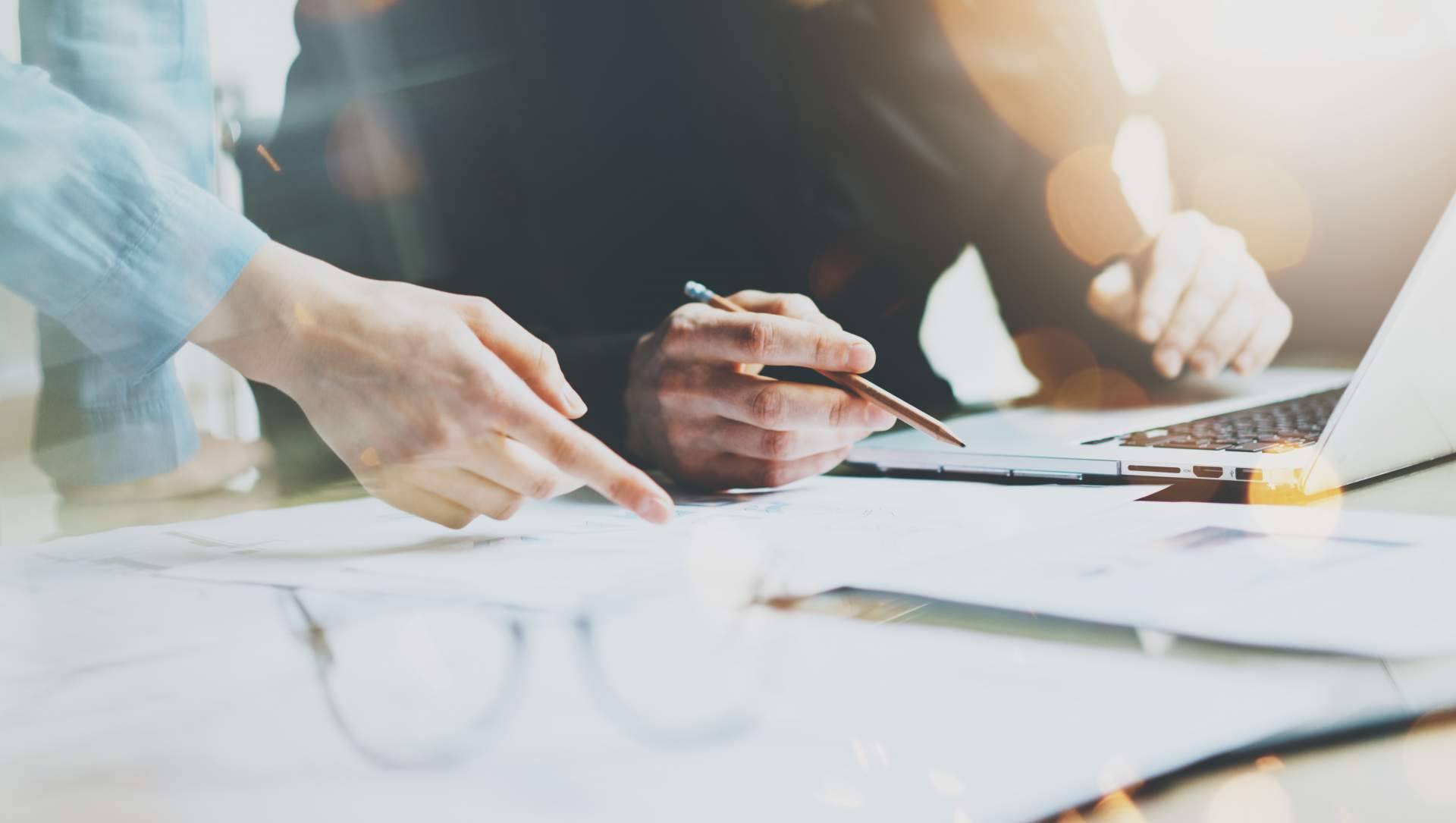Cómo ser autónomo en varias empresas con un buen CV