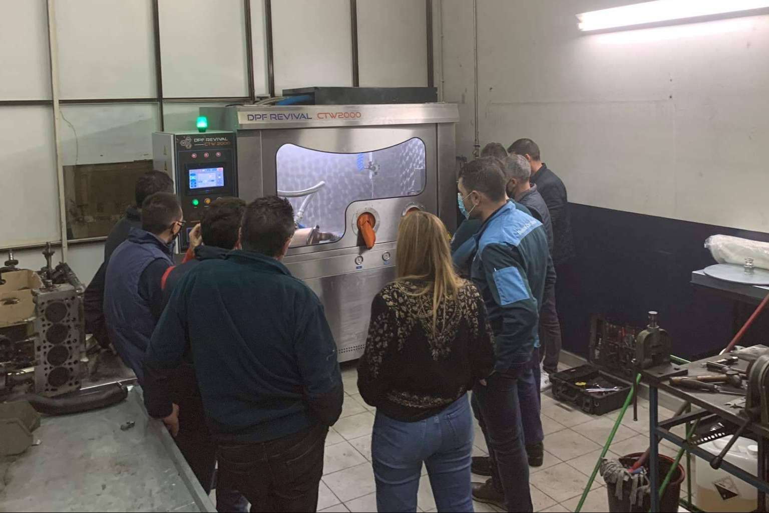 Máquinas de limpieza de filtros de partículas para flota de camiones y autobuses en la compañía DPF Revival