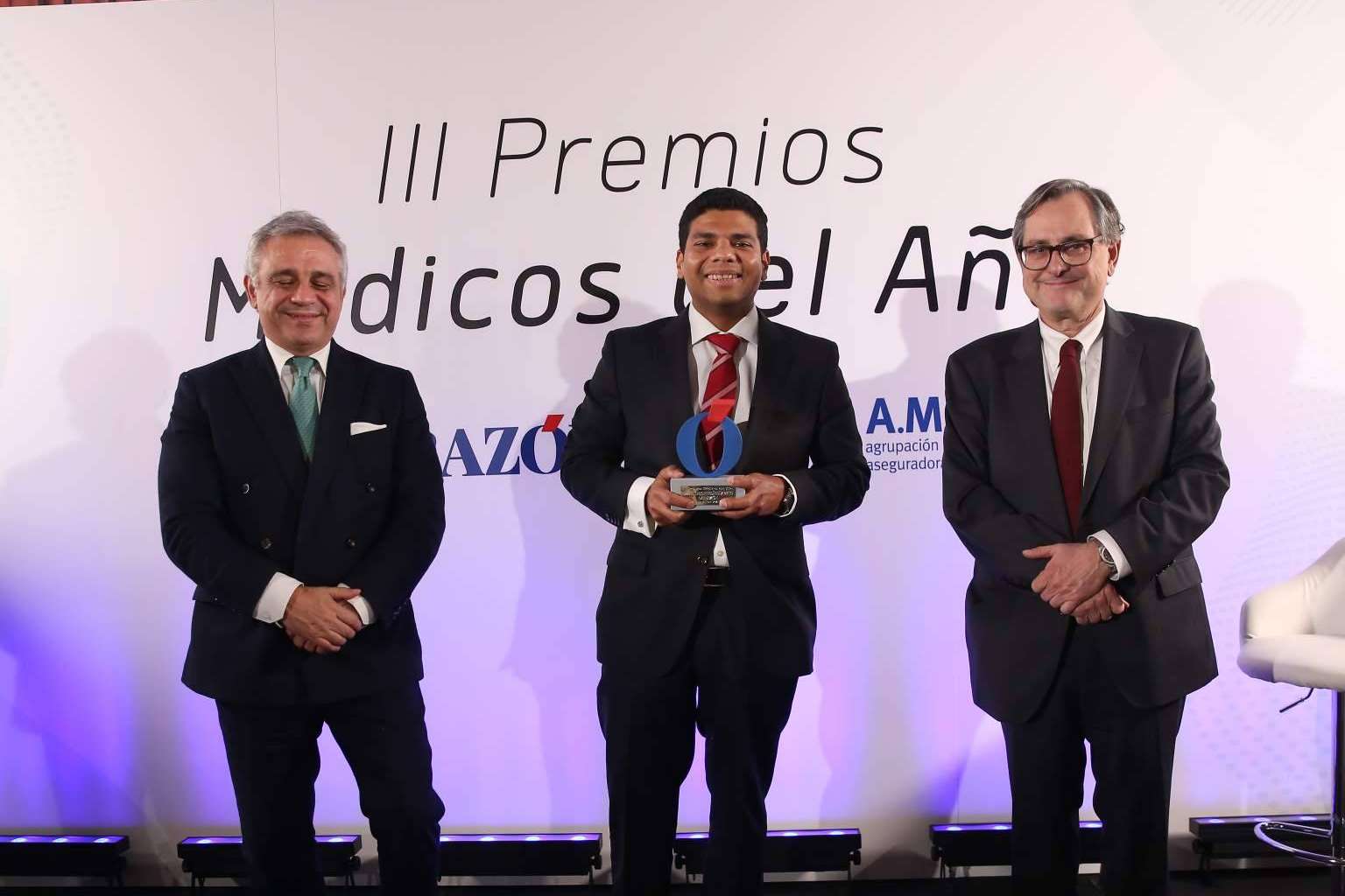 El Doctor Antonio Fernández Brito gana el Premio Médico del Año 2021 en la categoría de cirugía capilar