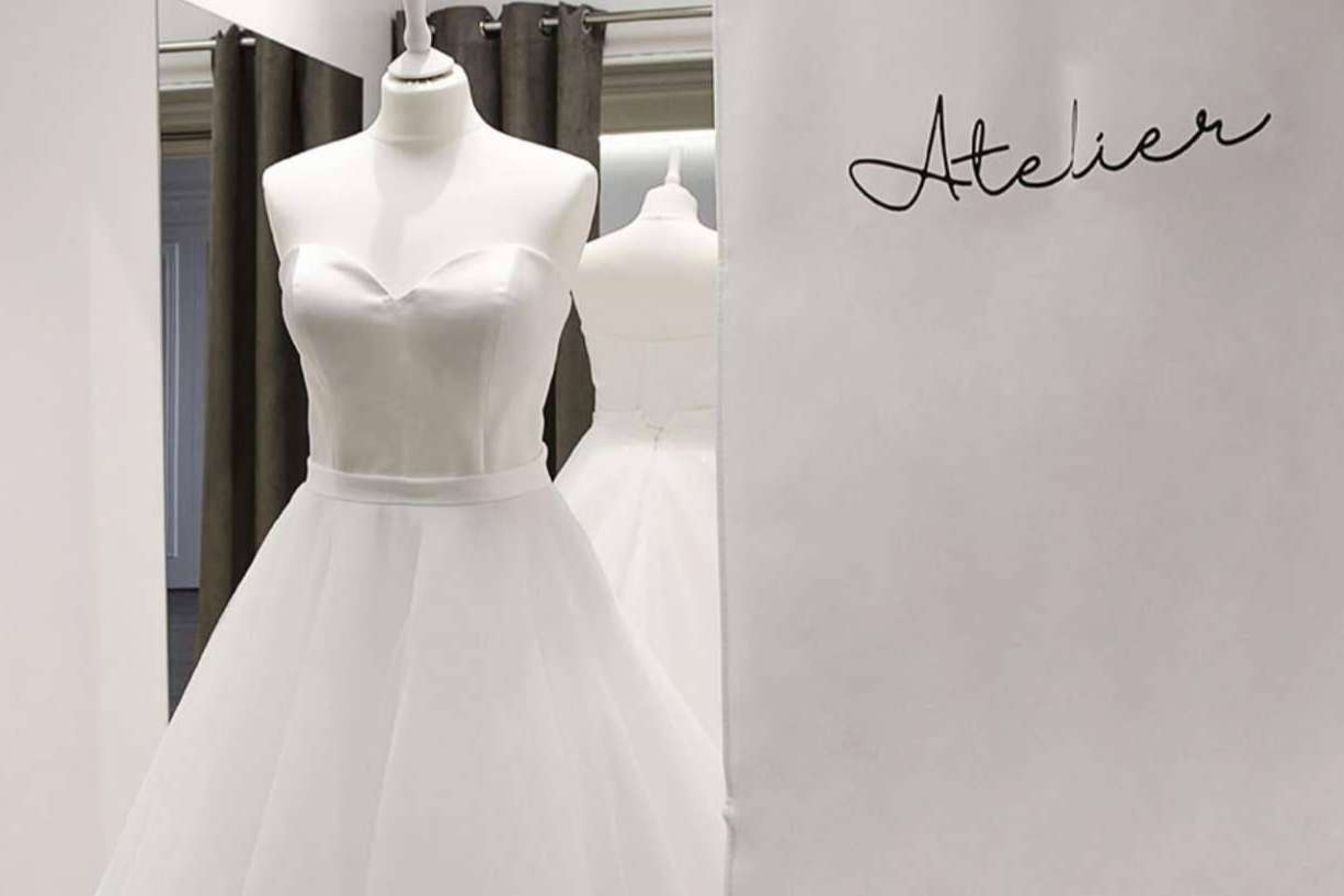 Comprar el vestido de novia o el traje de novio a través de una experiencia premium