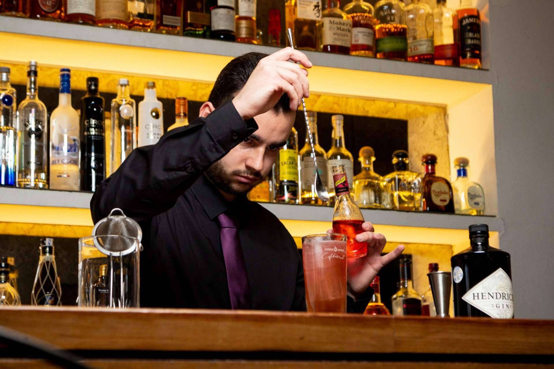 La Escuela Coctelería prepara los futuros bartenders